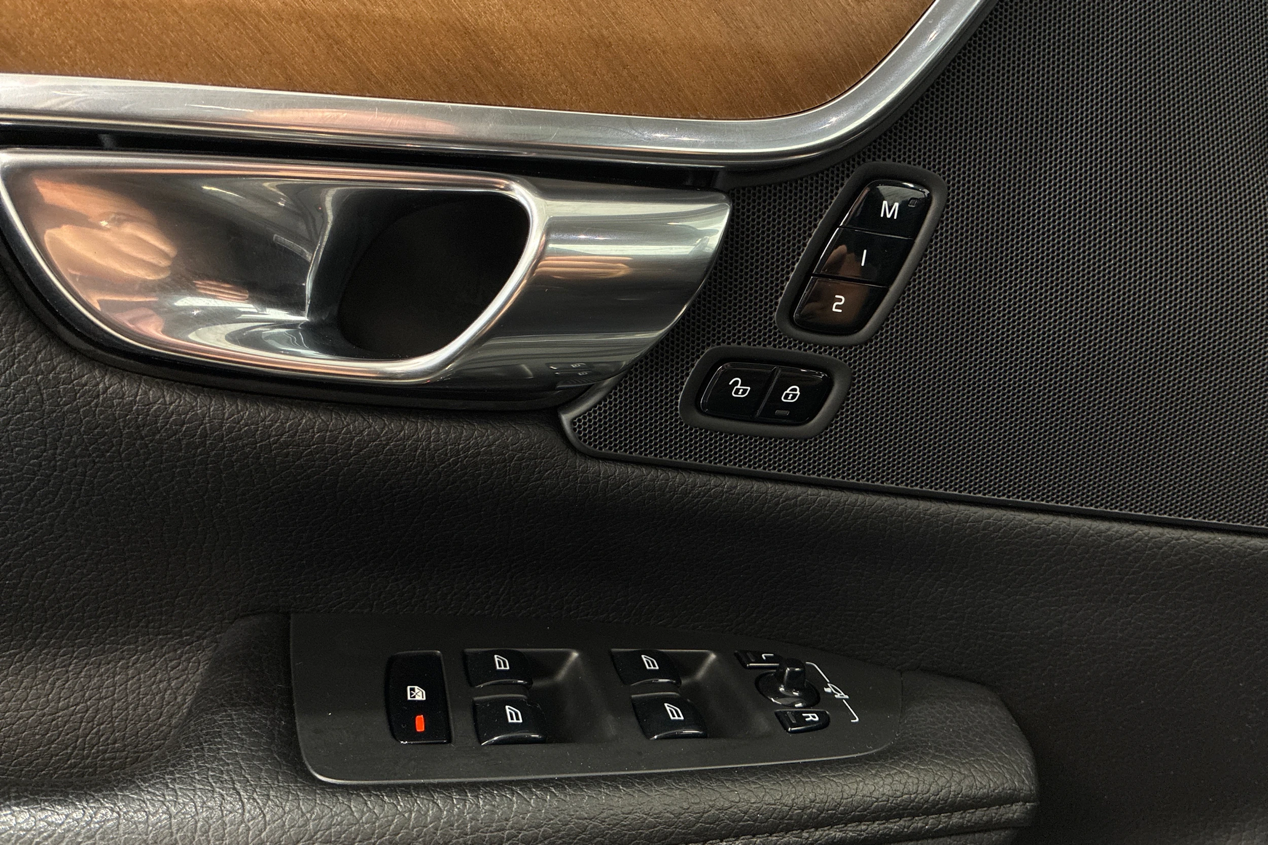 Musta Volvo V90 2018 kuva 16.