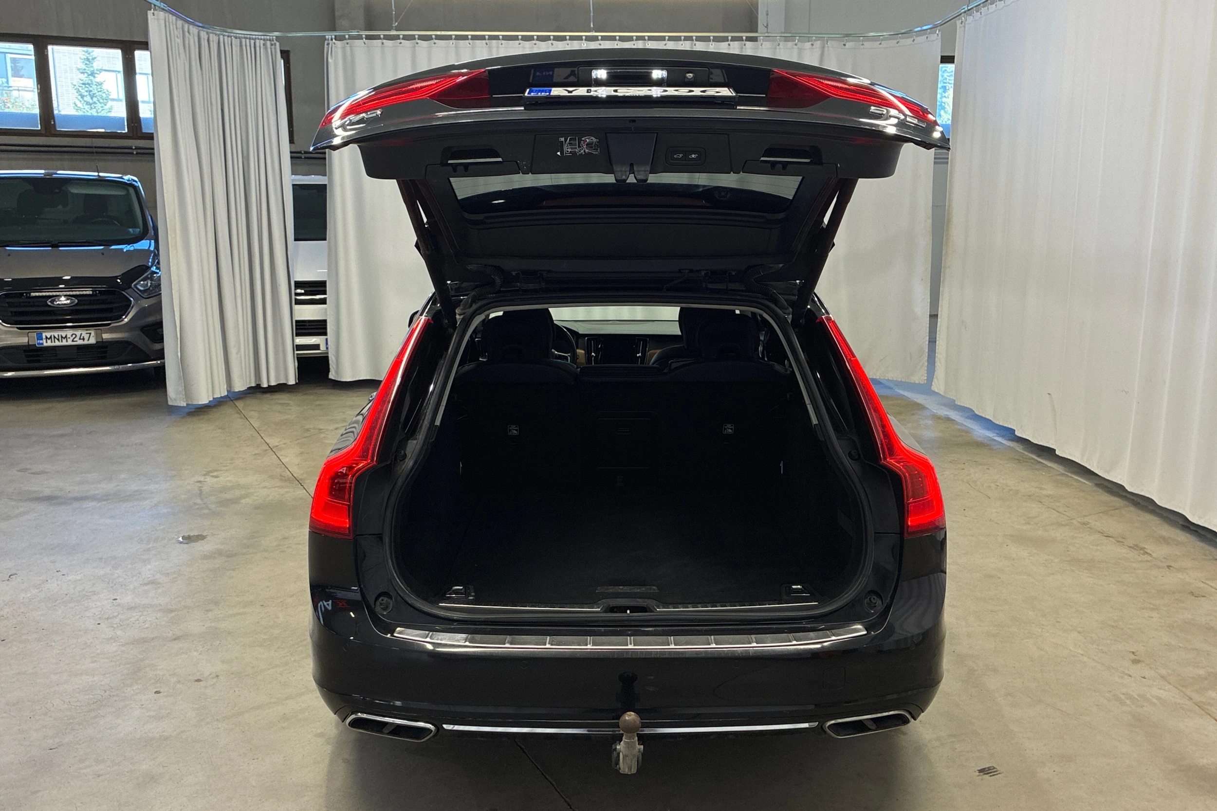 Musta Volvo V90 2018 kuva 22.
