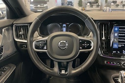 sininen Volvo V90 2018 kuva 14.