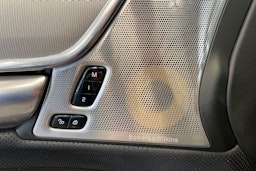 sininen Volvo V90 2018 kuva 16.