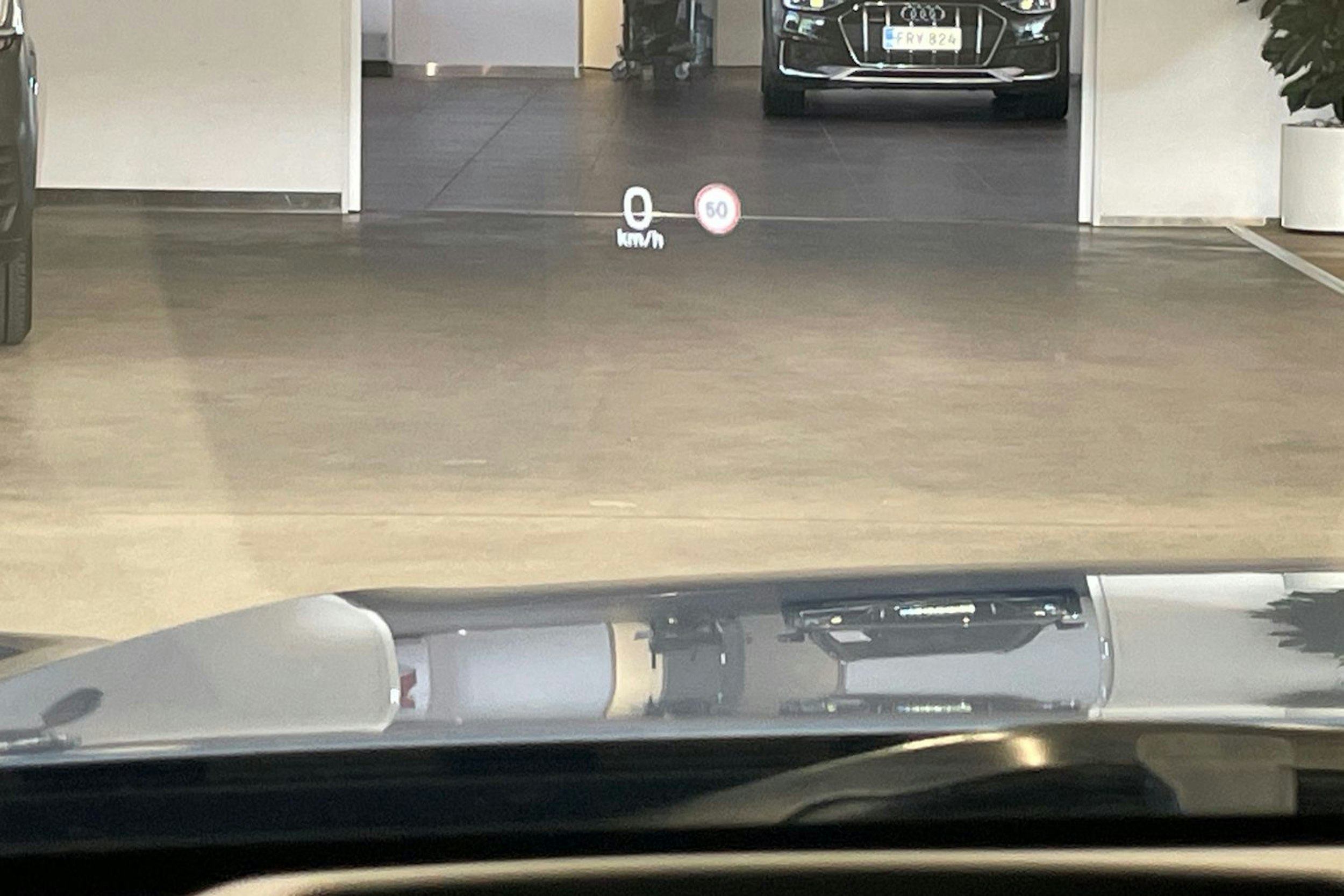 sininen Volvo V90 2018 kuva 18.
