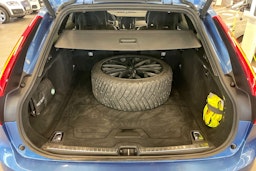 sininen Volvo V90 2018 kuva 20.