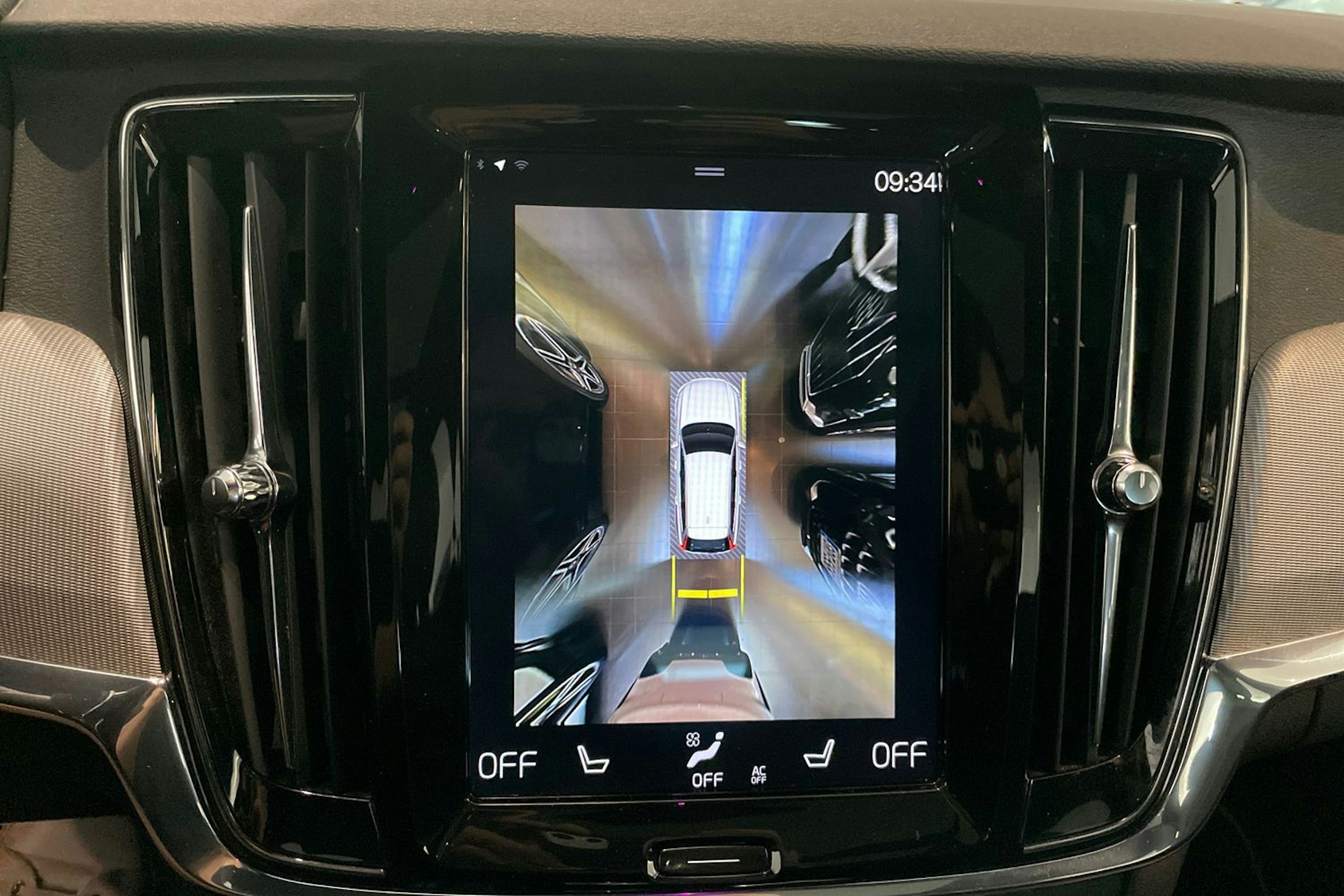 sininen Volvo V90 2018 kuva 22.