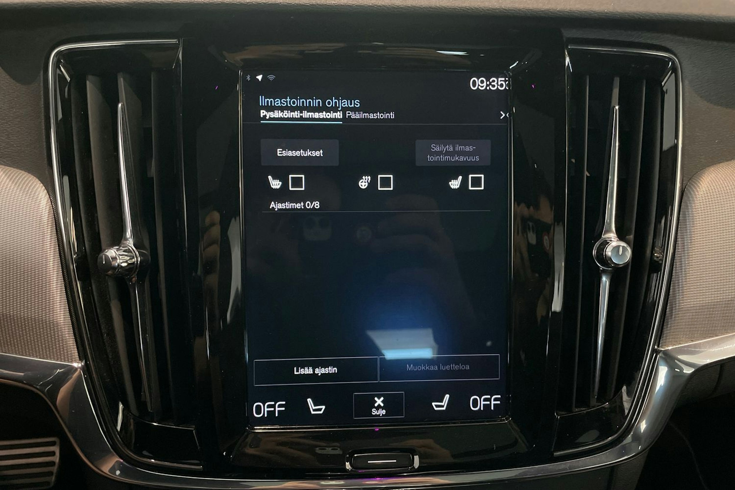 sininen Volvo V90 2018 kuva 23.