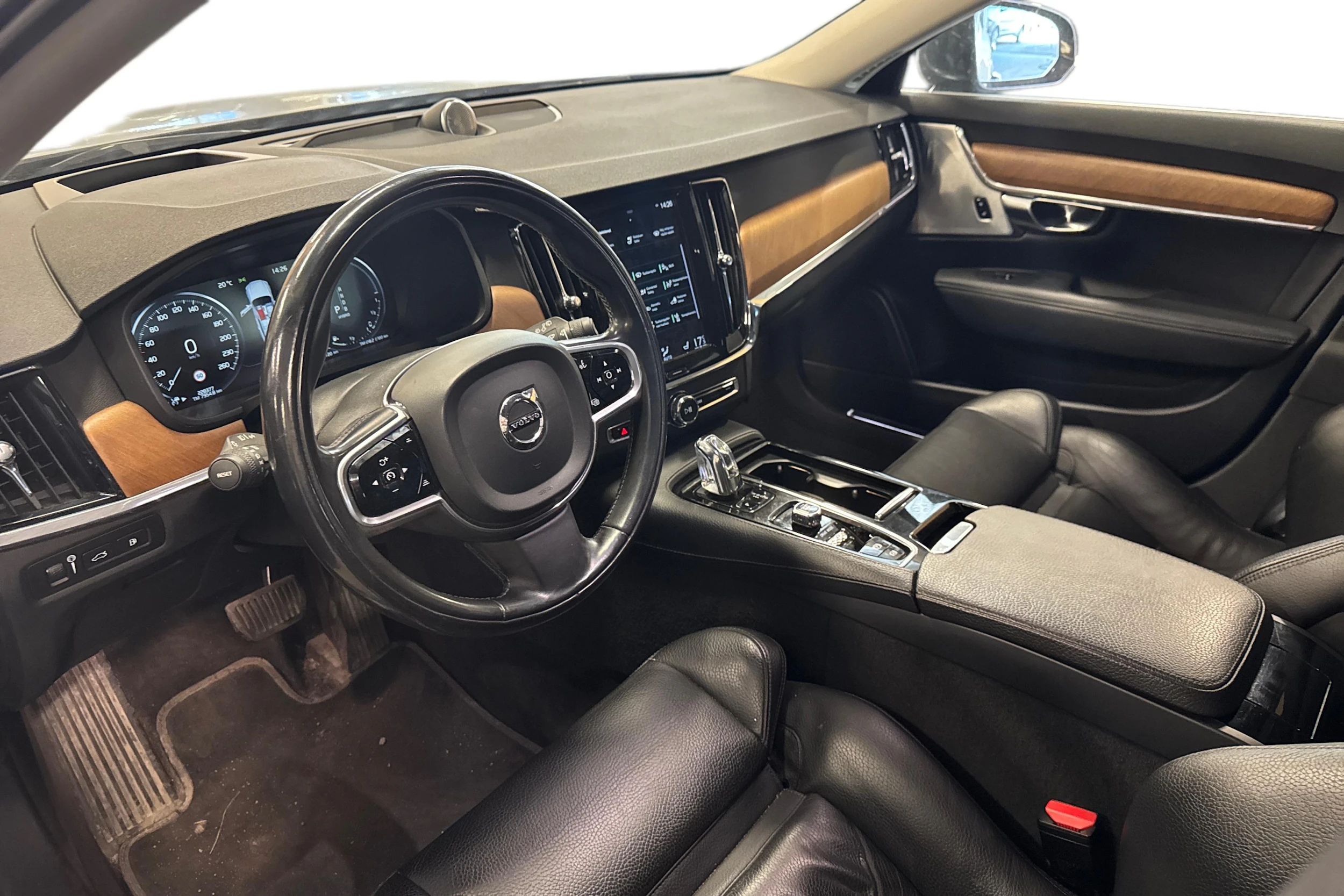 musta Volvo V90 2018 kuva 3.