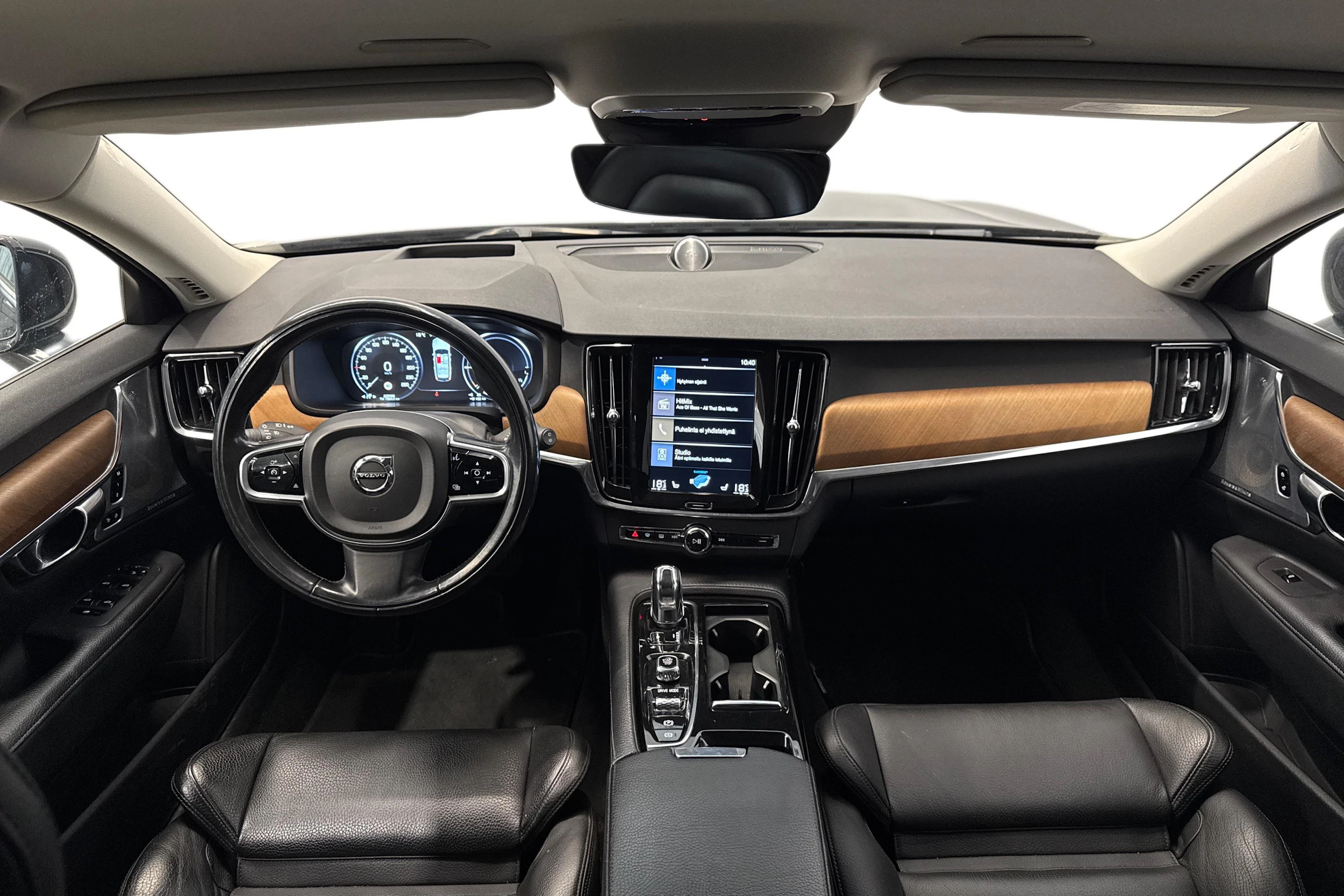 musta Volvo V90 2018 kuva 9.