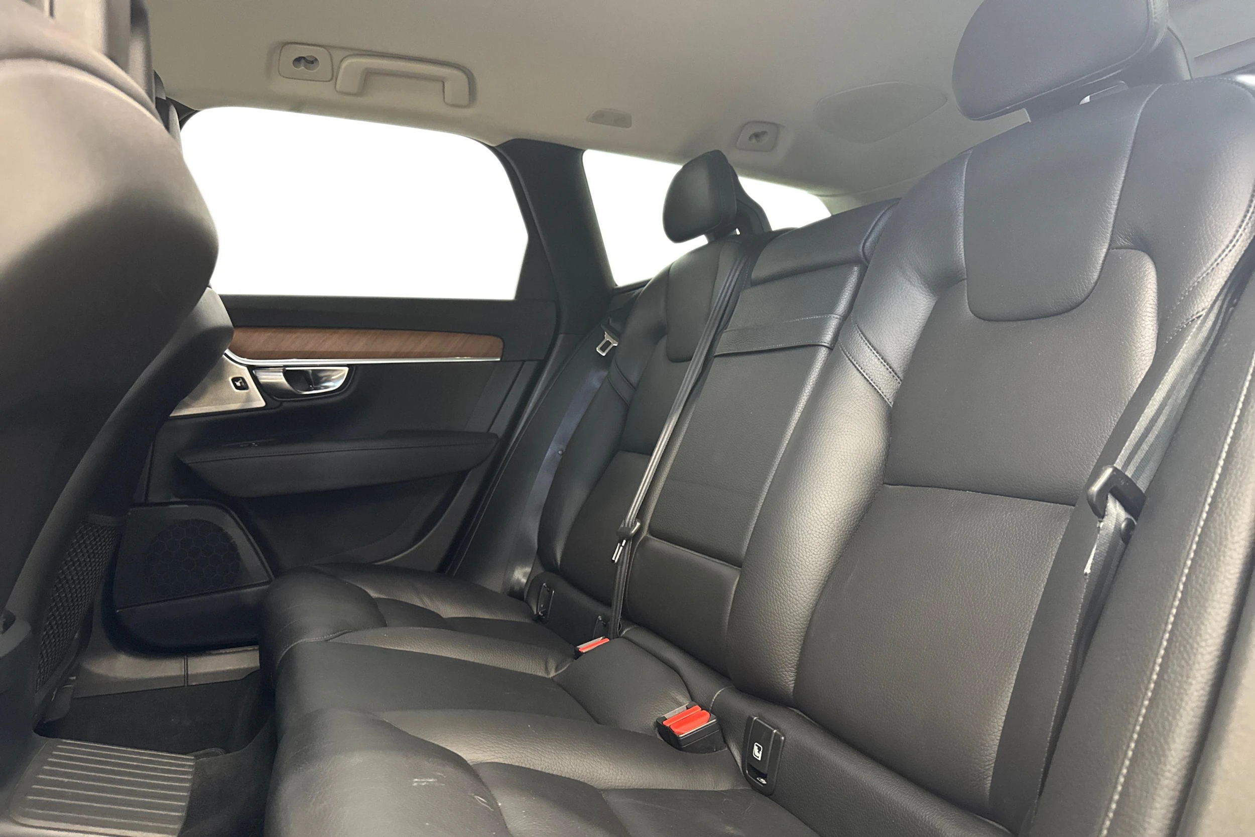 musta Volvo V90 2018 kuva 11.