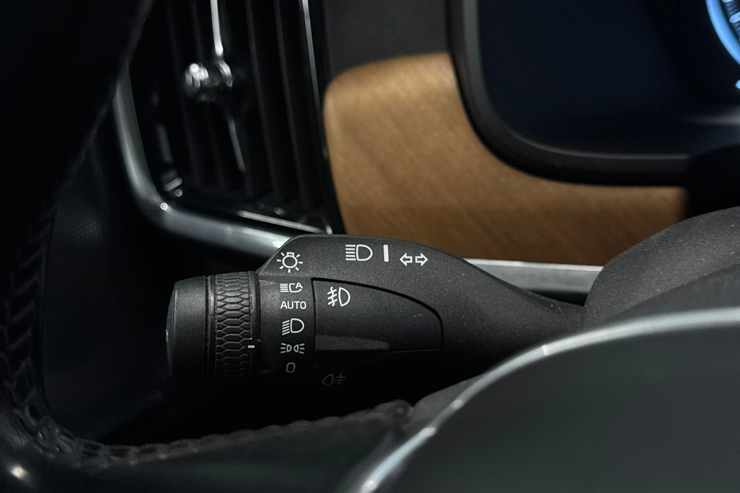musta Volvo V90 2018 kuva 19.