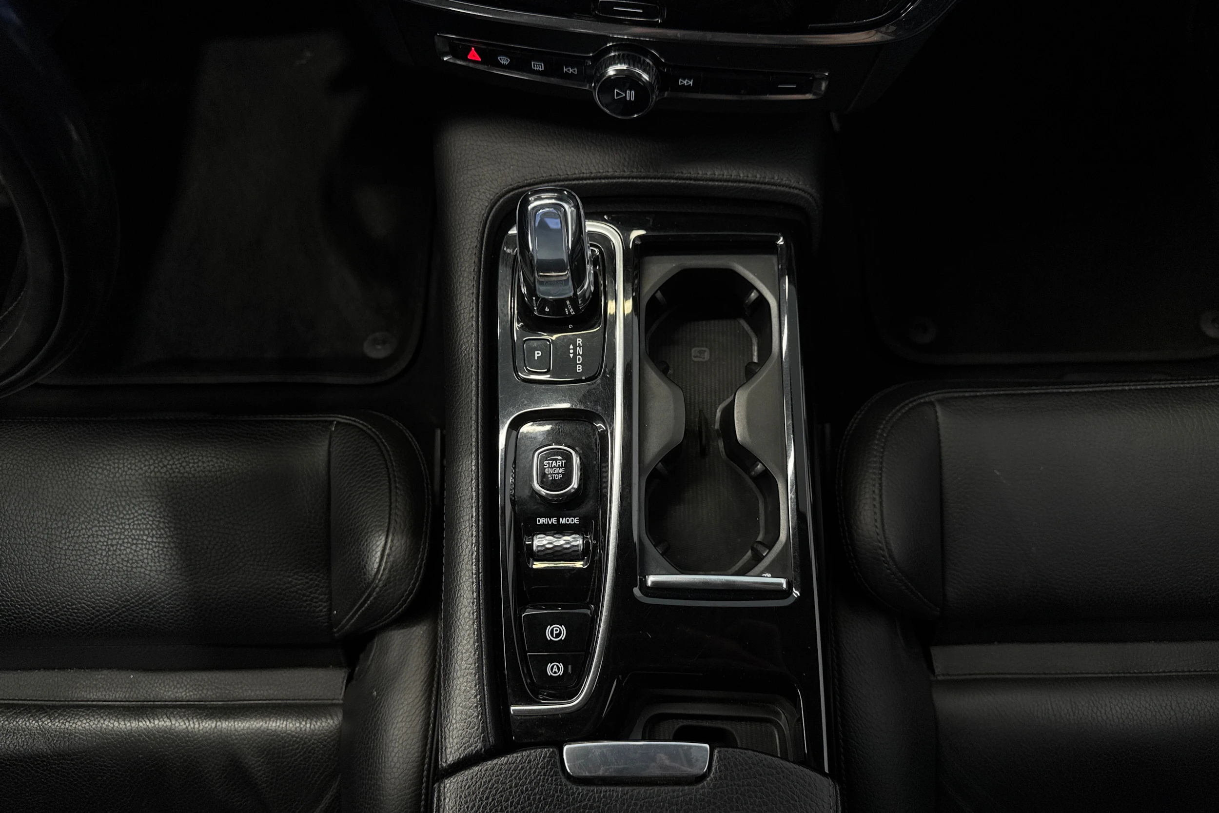 musta Volvo V90 2018 kuva 23.