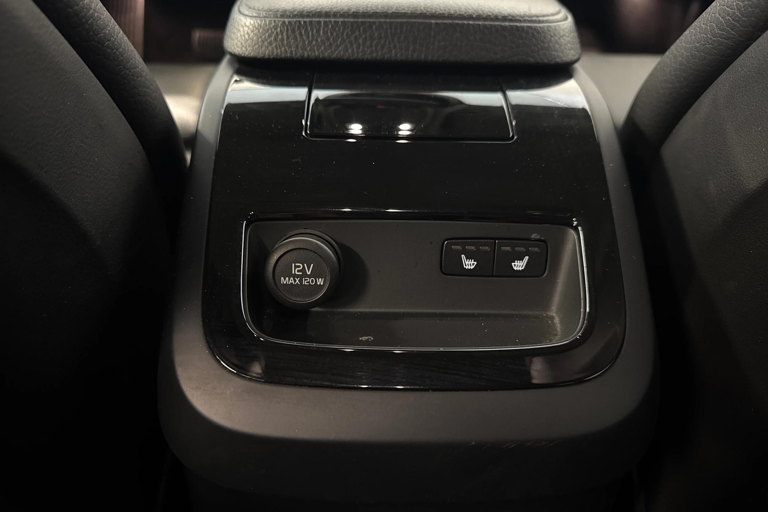musta Volvo V90 2018 kuva 25.