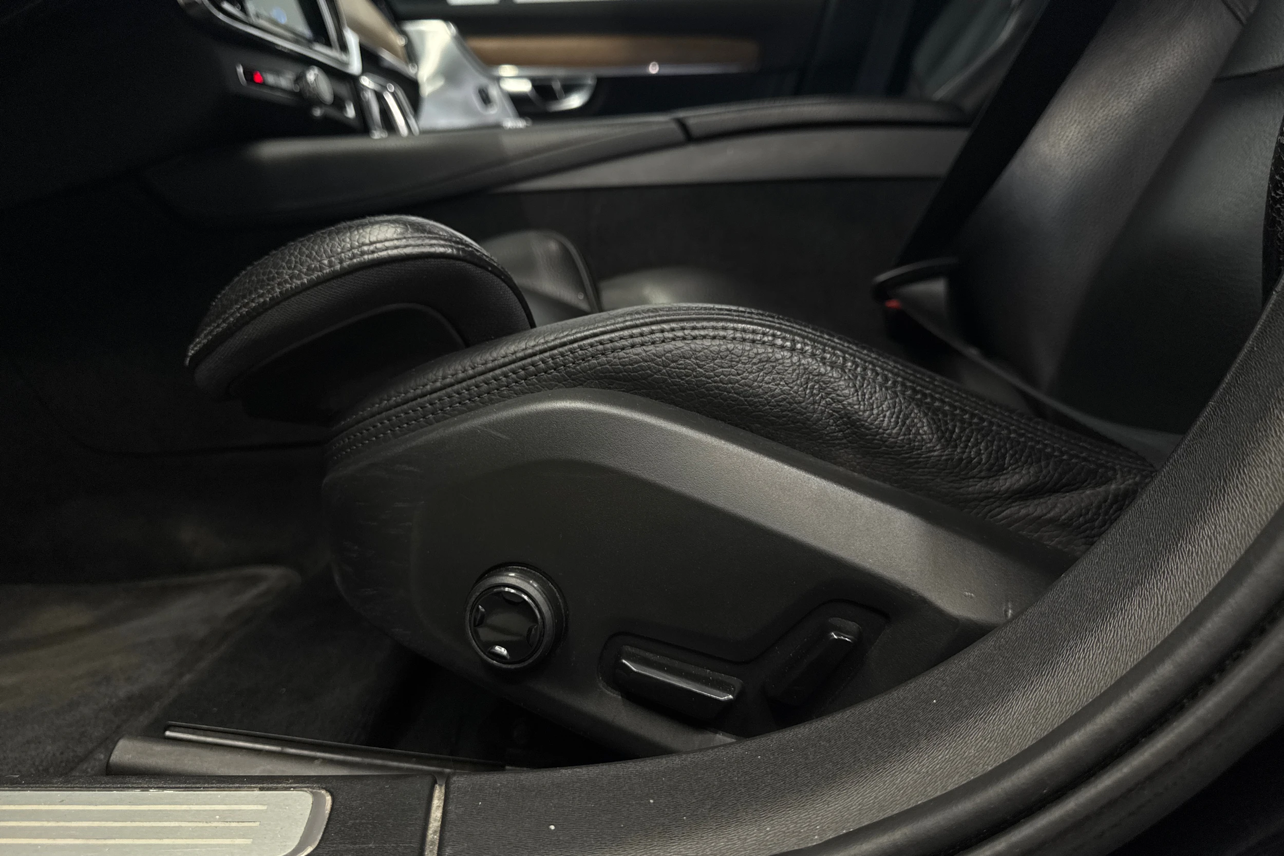 musta Volvo V90 2018 kuva 26.