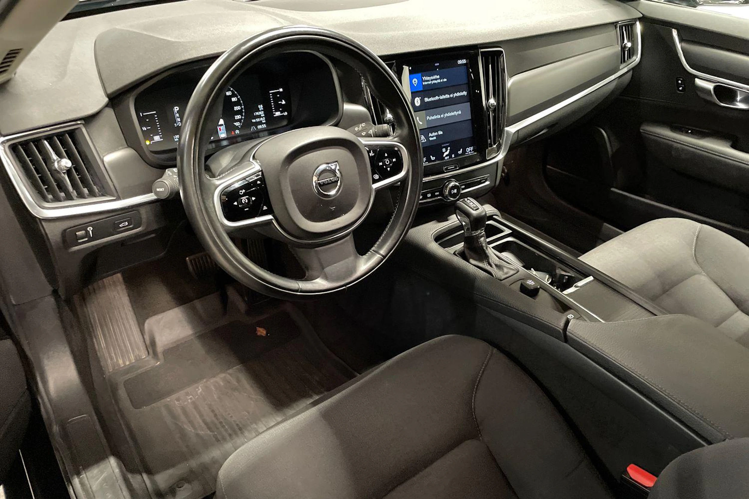 Musta Volvo V90 2018 kuva 6.