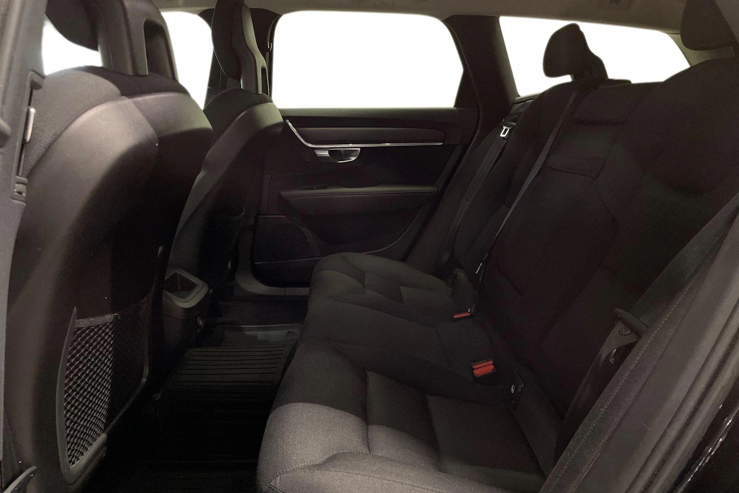Musta Volvo V90 2018 kuva 8.