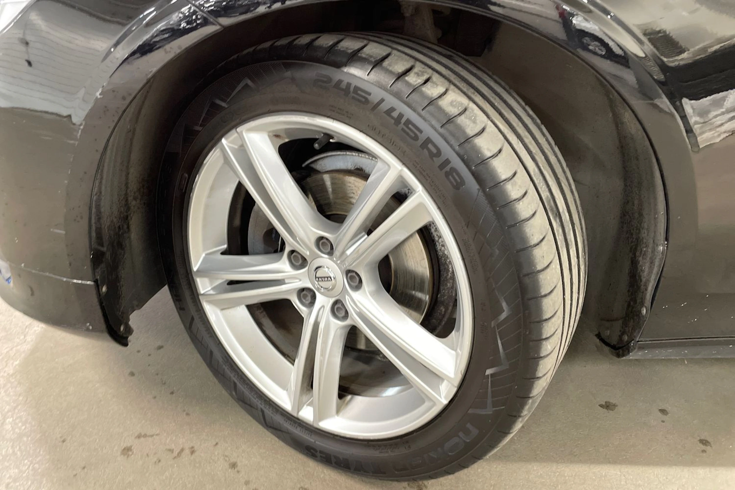 Musta Volvo V90 2018 kuva 10.