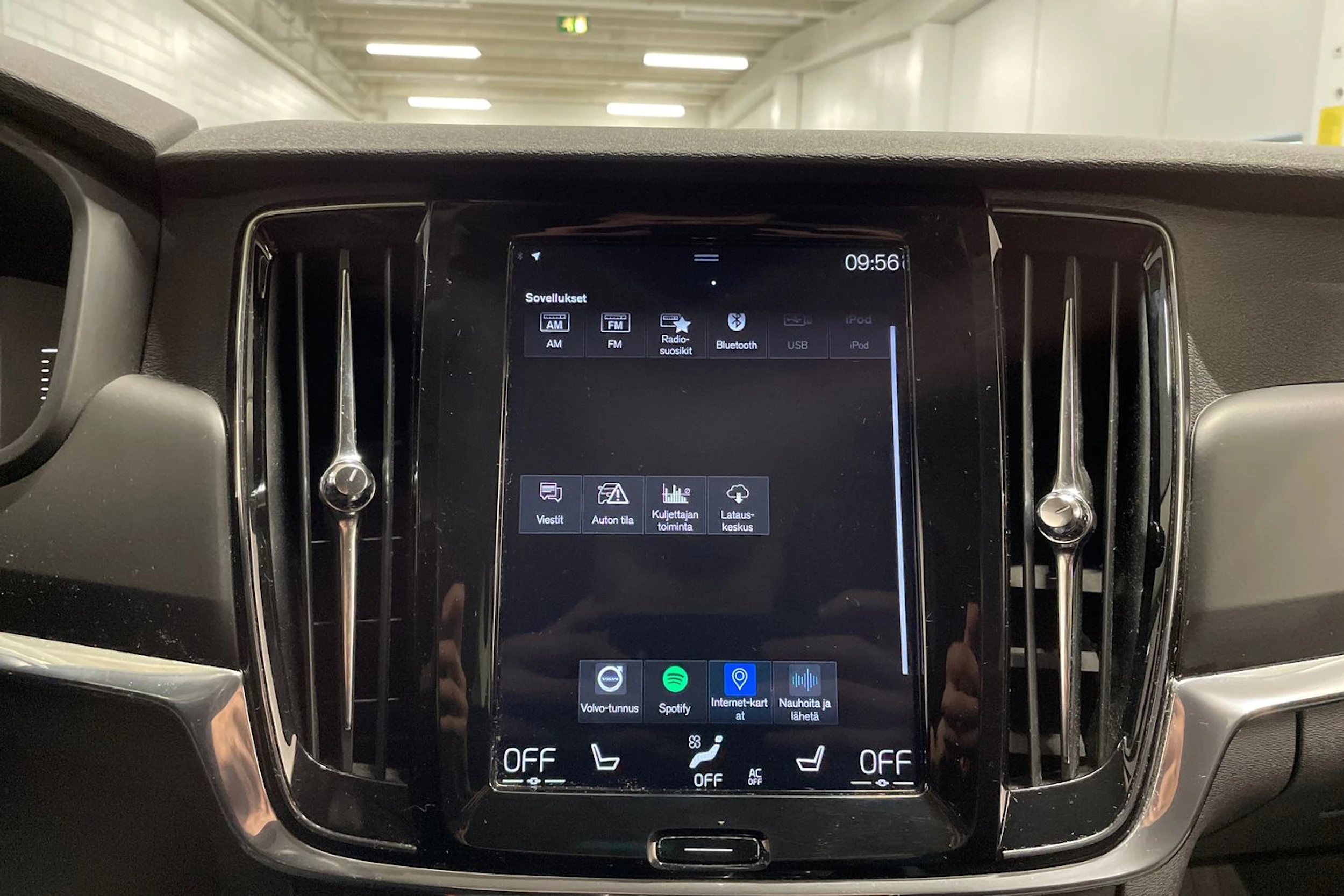 Musta Volvo V90 2018 kuva 16.