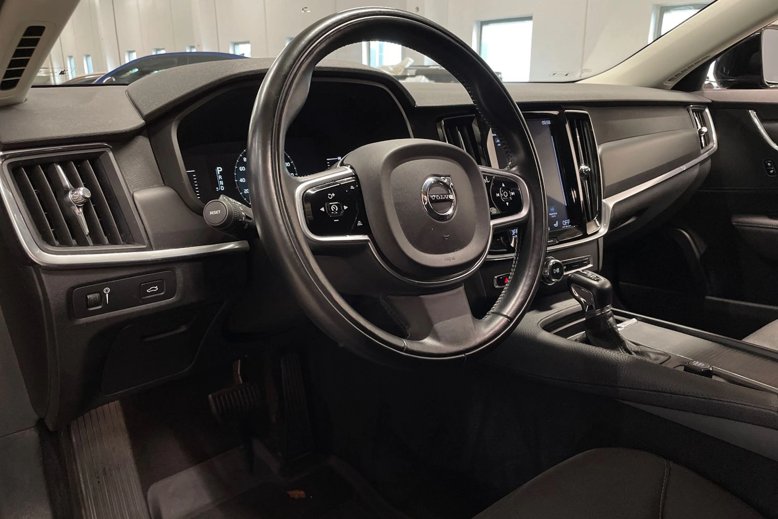 Musta Volvo V90 2018 kuva 23.