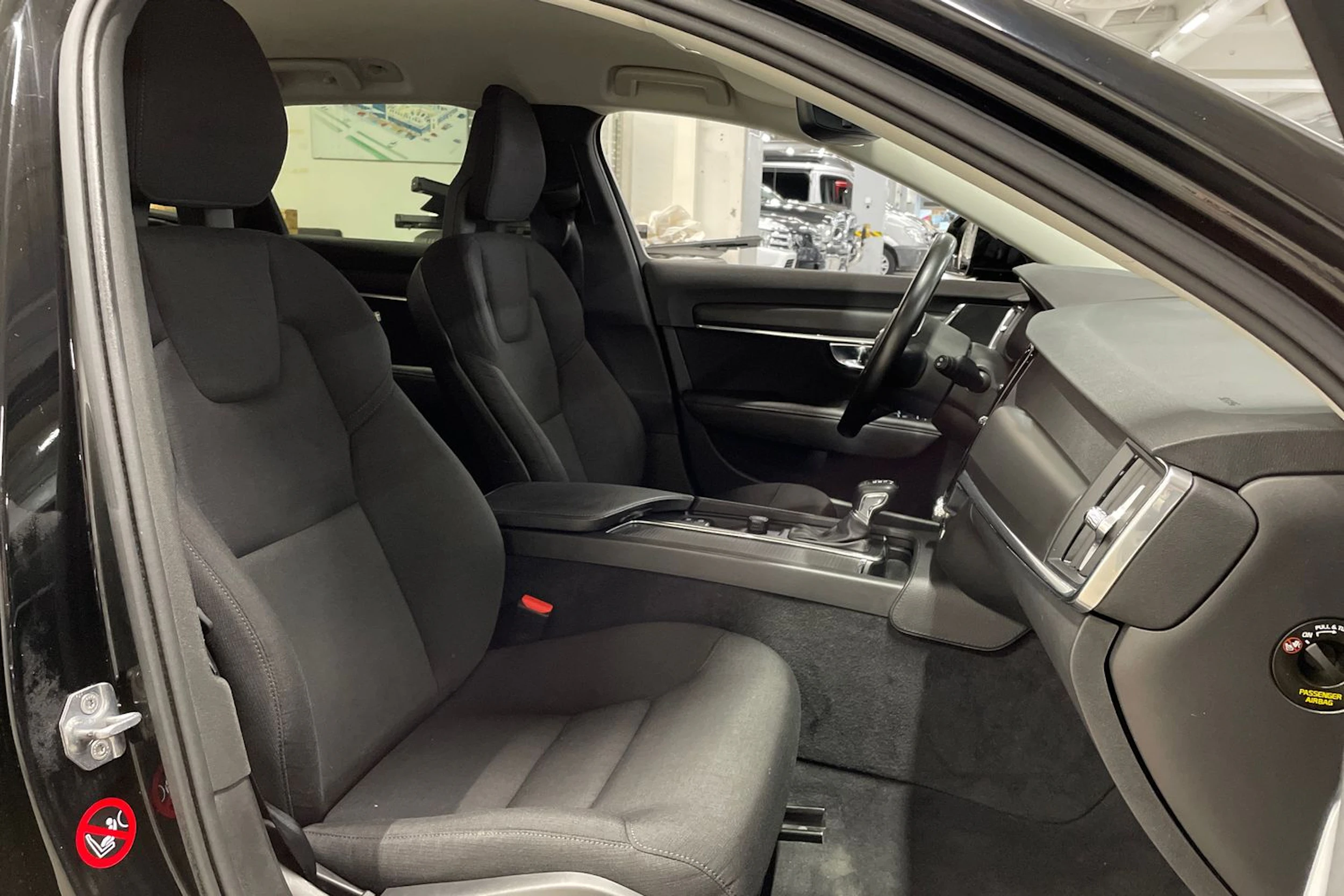 Musta Volvo V90 2018 kuva 24.