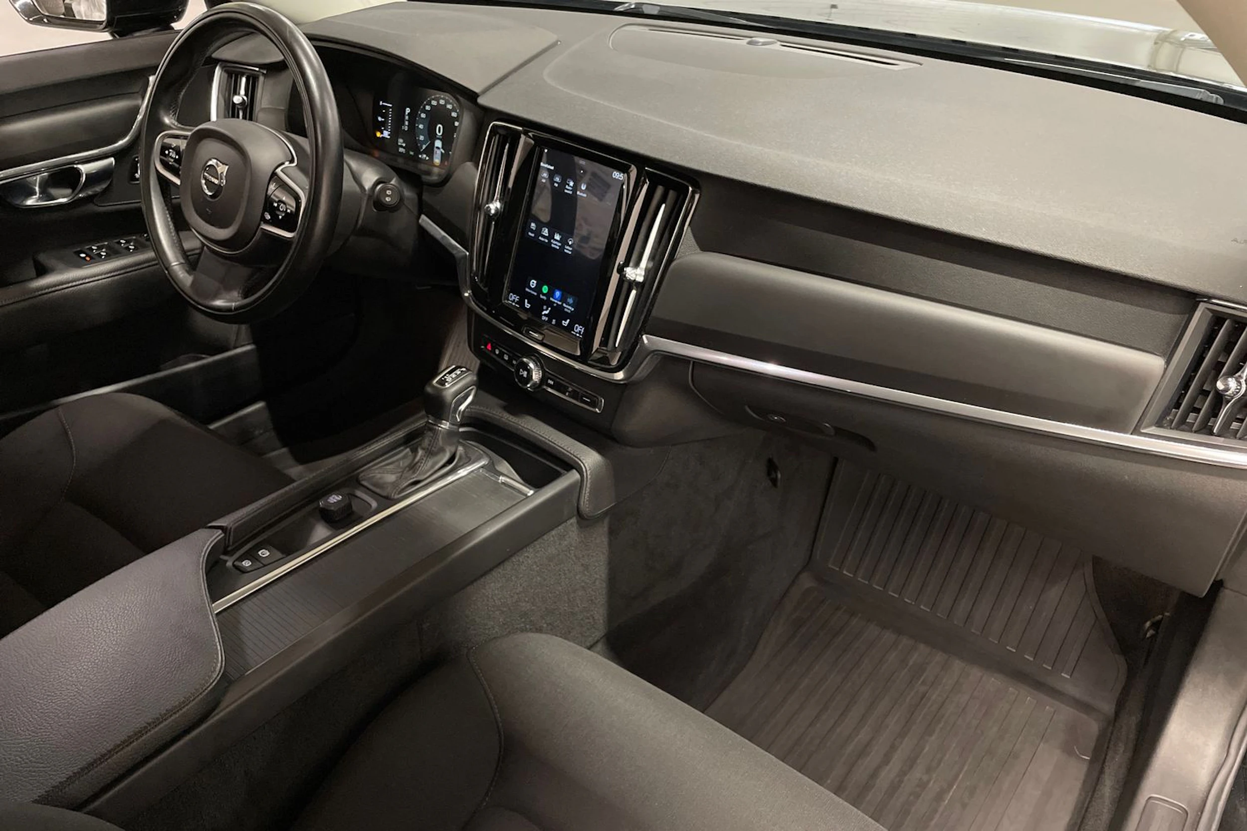 Musta Volvo V90 2018 kuva 25.