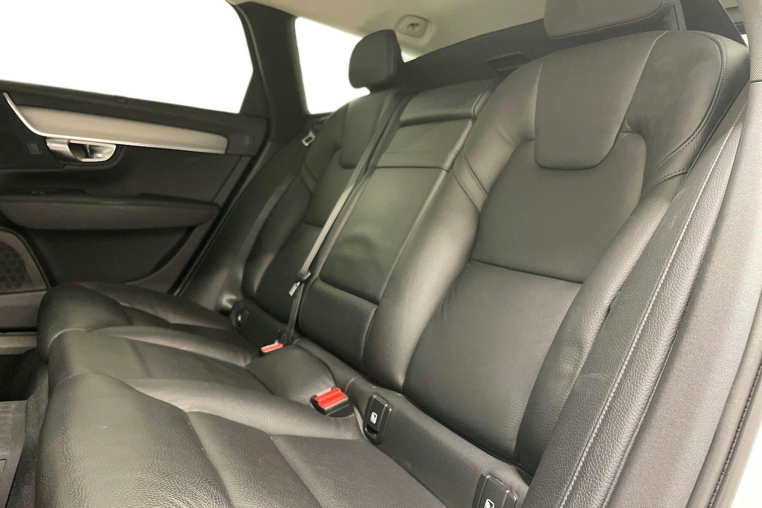 valkoinen Volvo V90 2019 kuva 8.