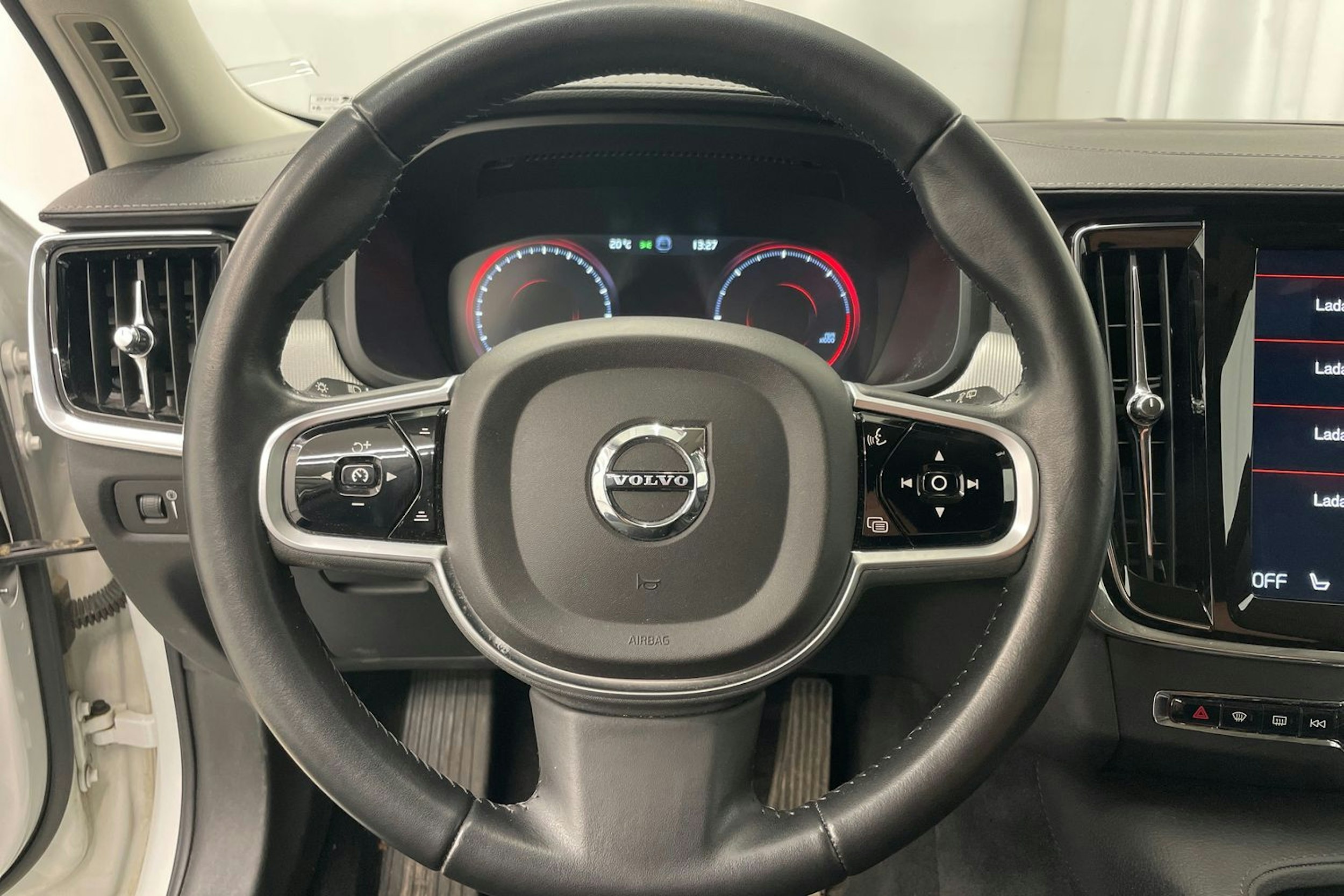 valkoinen Volvo V90 2019 kuva 11.