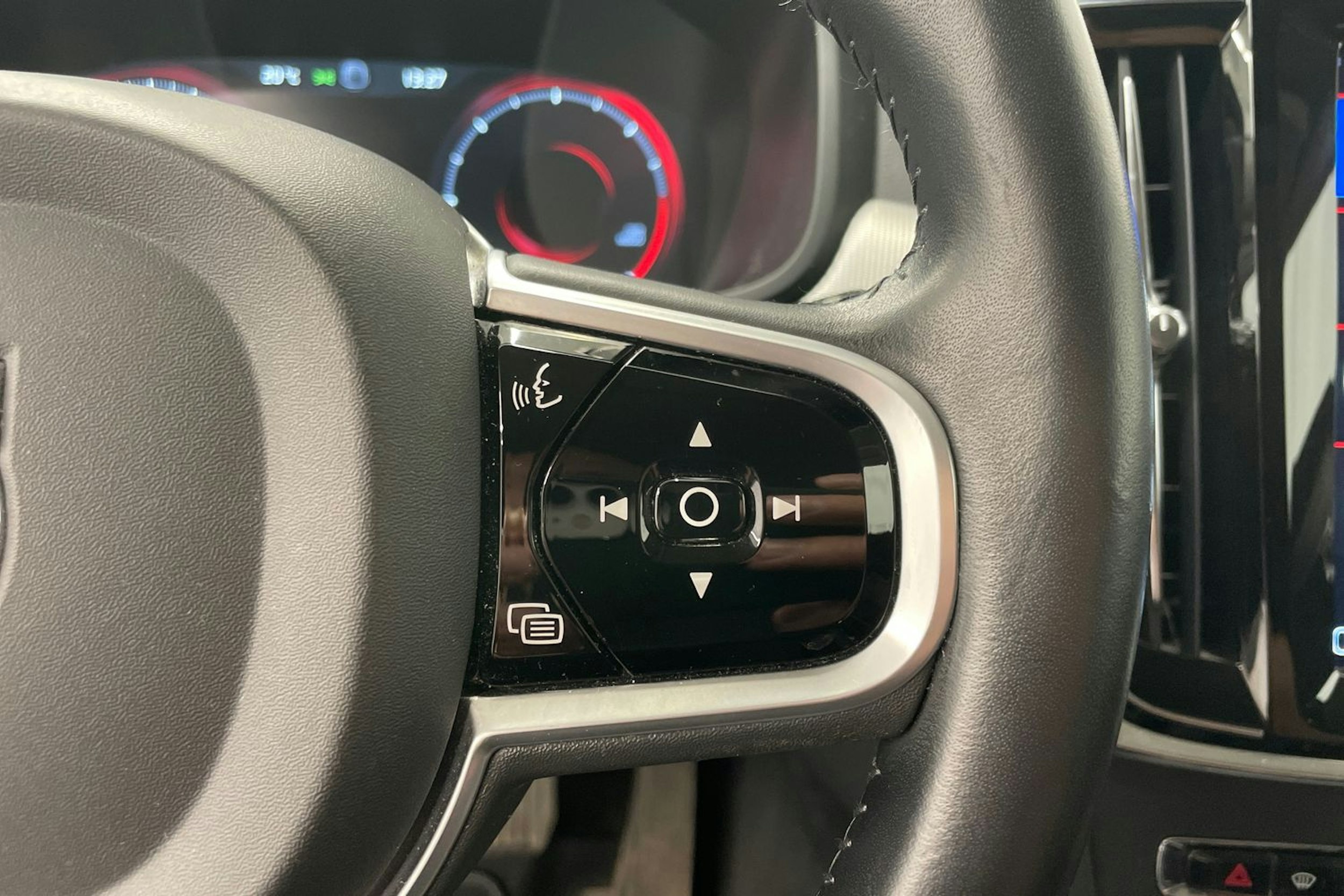 valkoinen Volvo V90 2019 kuva 13.