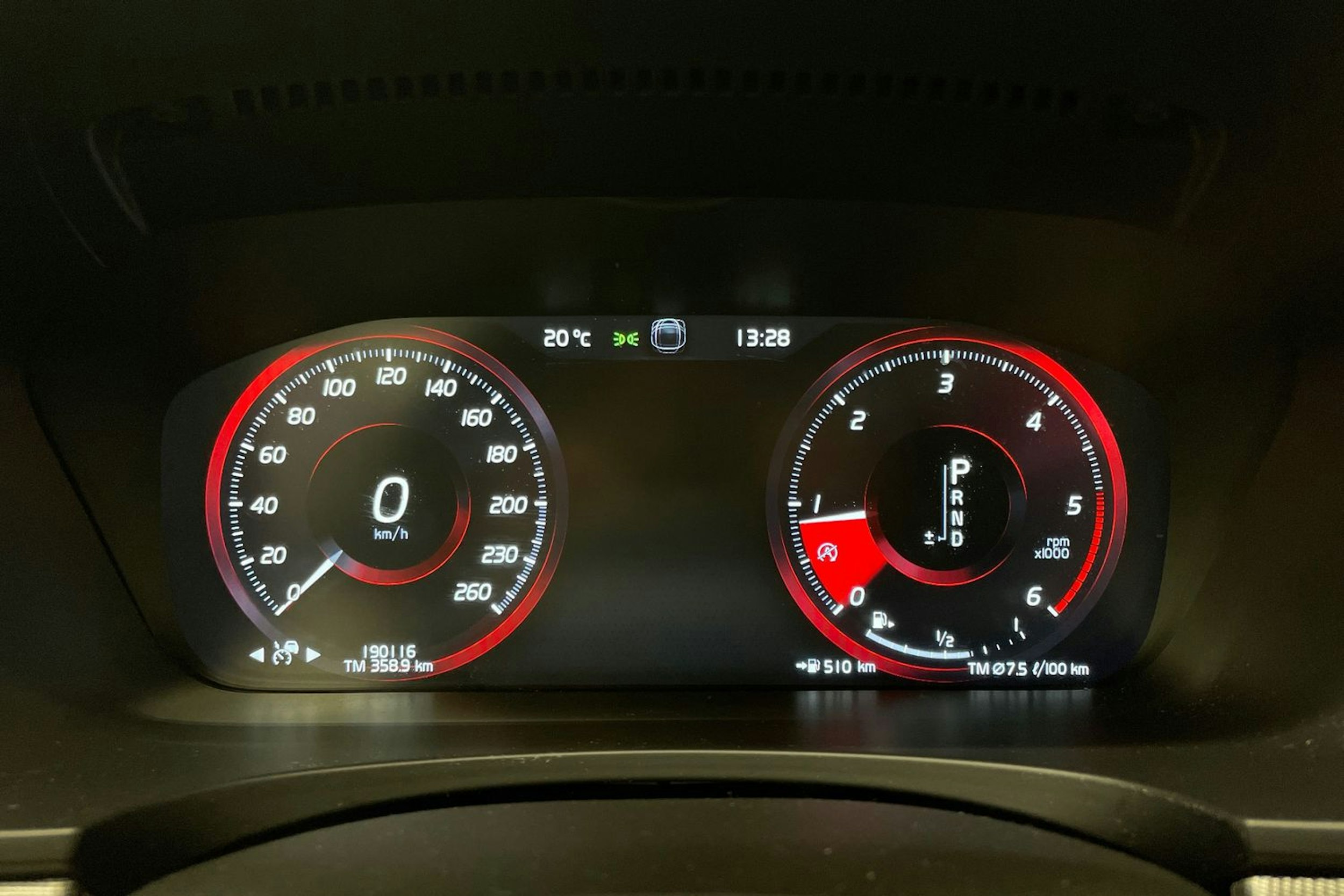 valkoinen Volvo V90 2019 kuva 14.