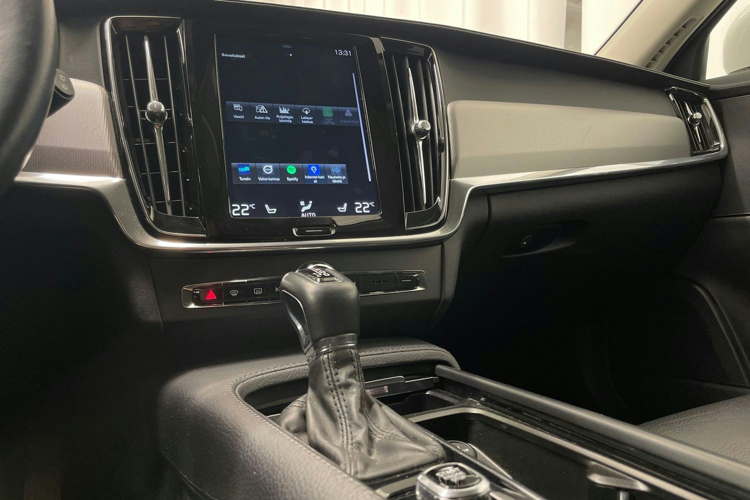 valkoinen Volvo V90 2019 kuva 18.