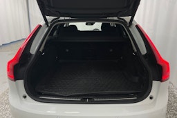 valkoinen Volvo V90 2019 kuva 23.