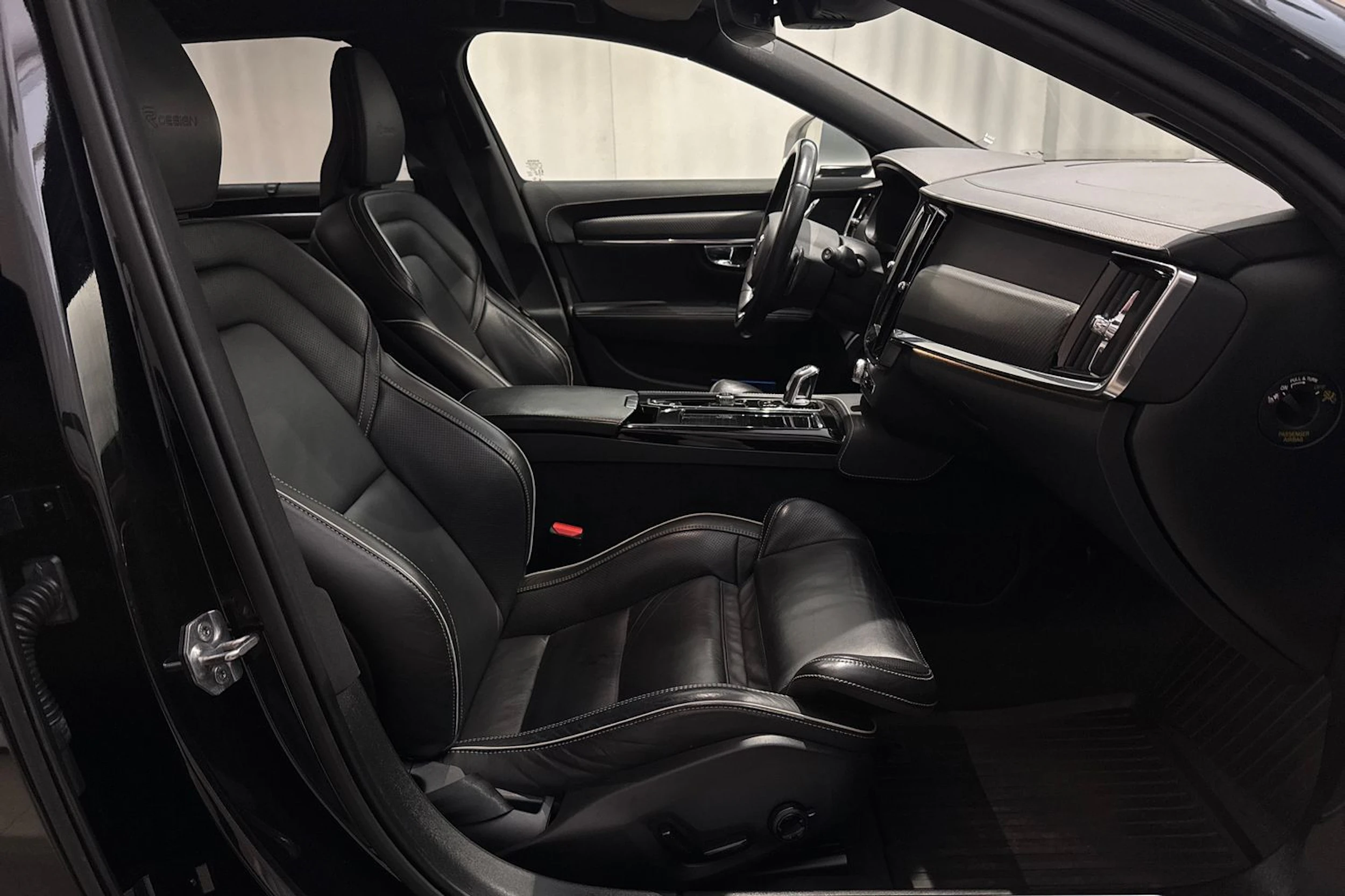 musta Volvo V90 2019 kuva 19.