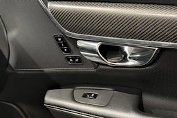 musta Volvo V90 2019 kuva 20.
