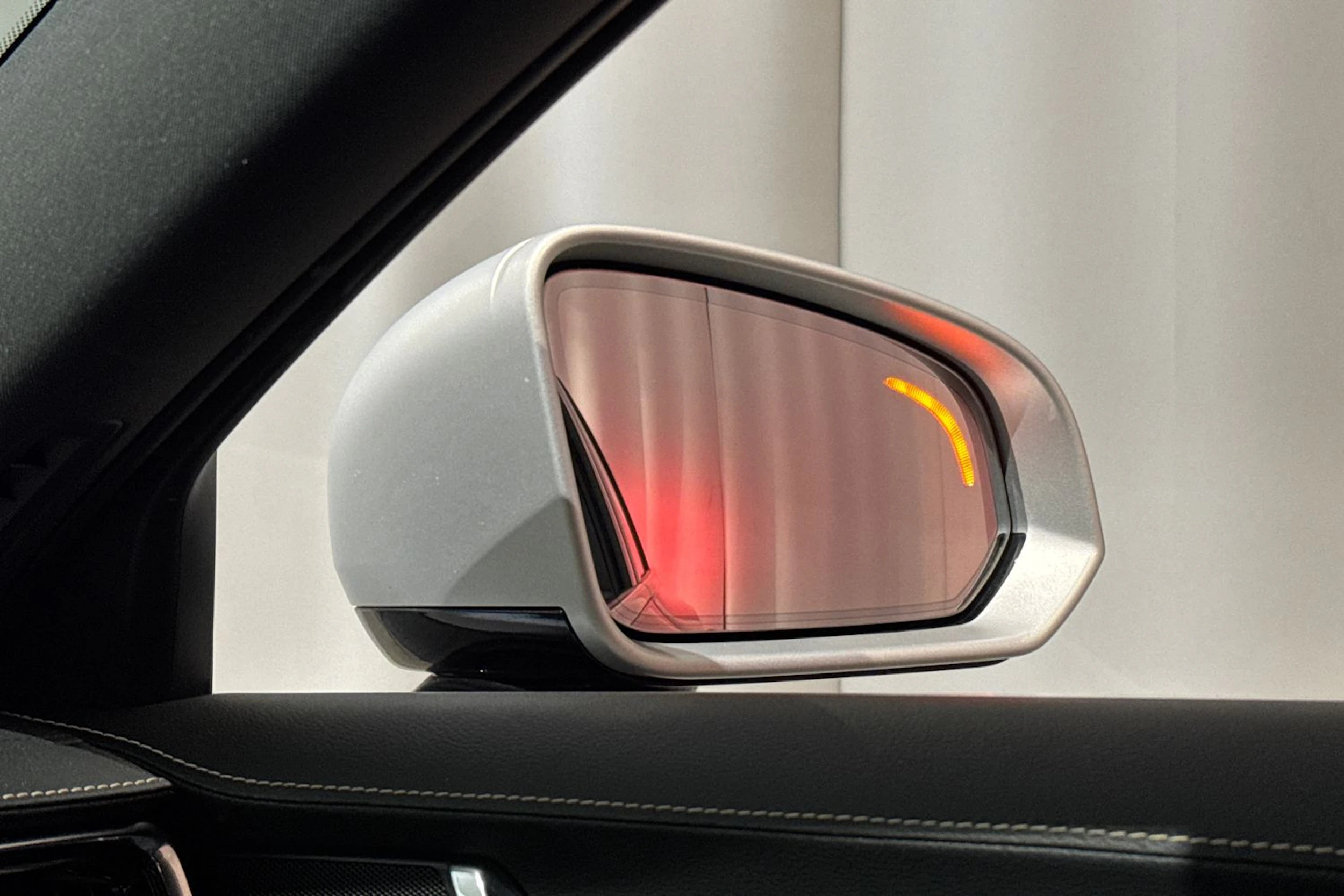 musta Volvo V90 2019 kuva 35.