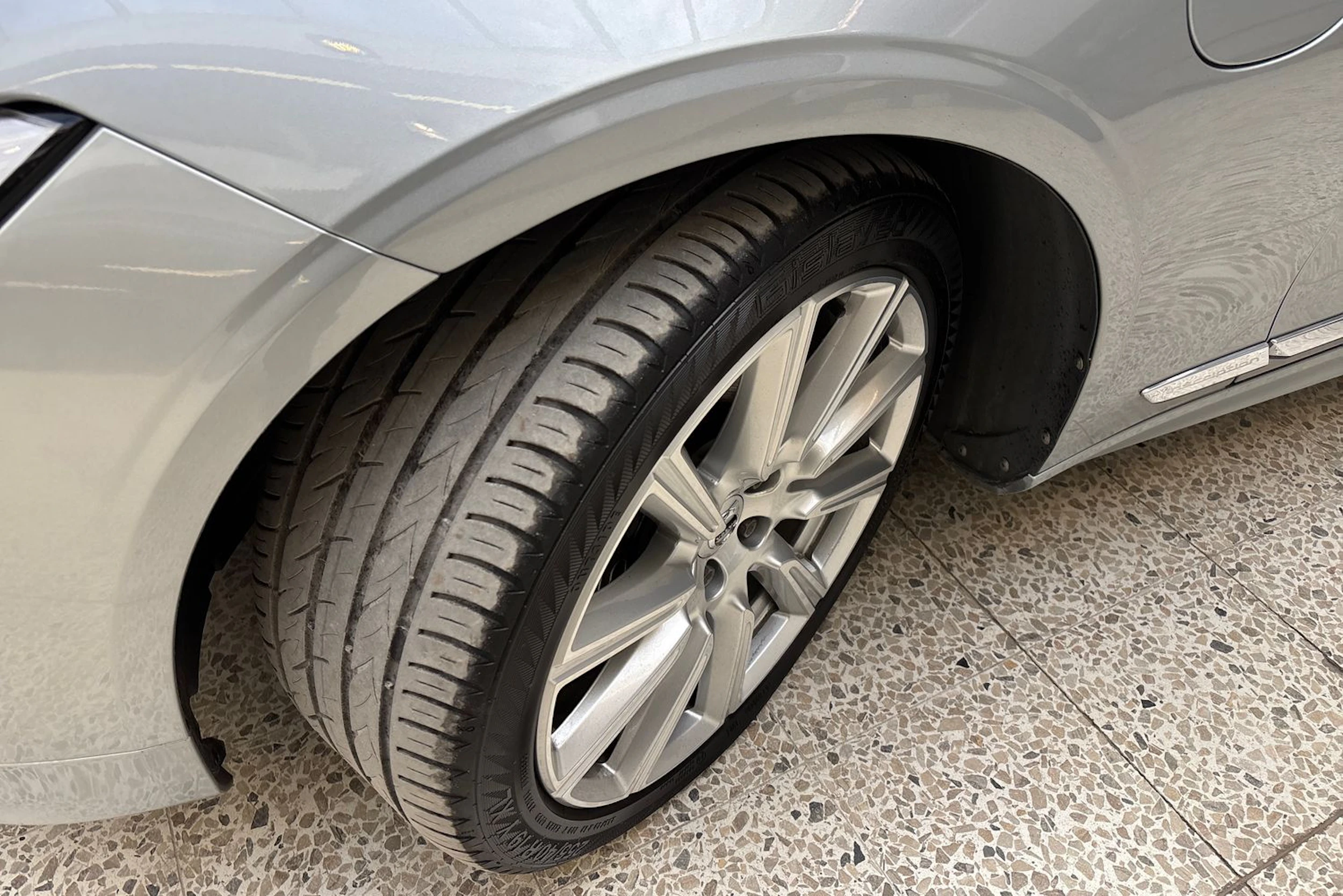 harmaa Volvo V90 2019 kuva 13.