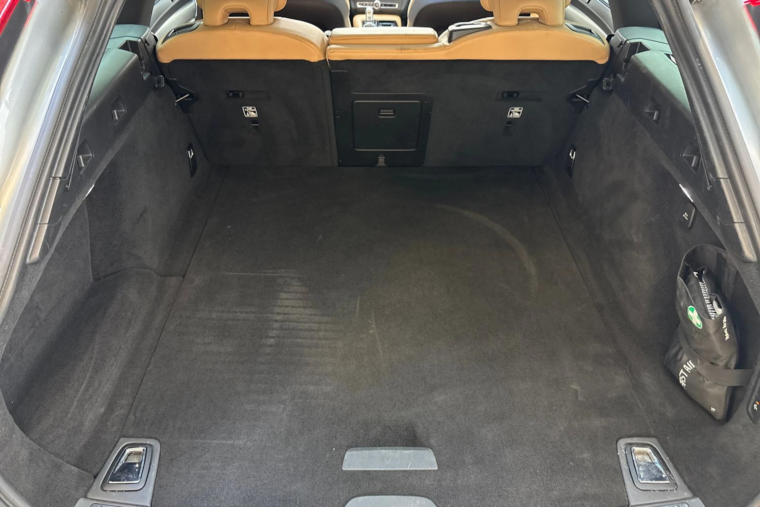 harmaa Volvo V90 2019 kuva 16.