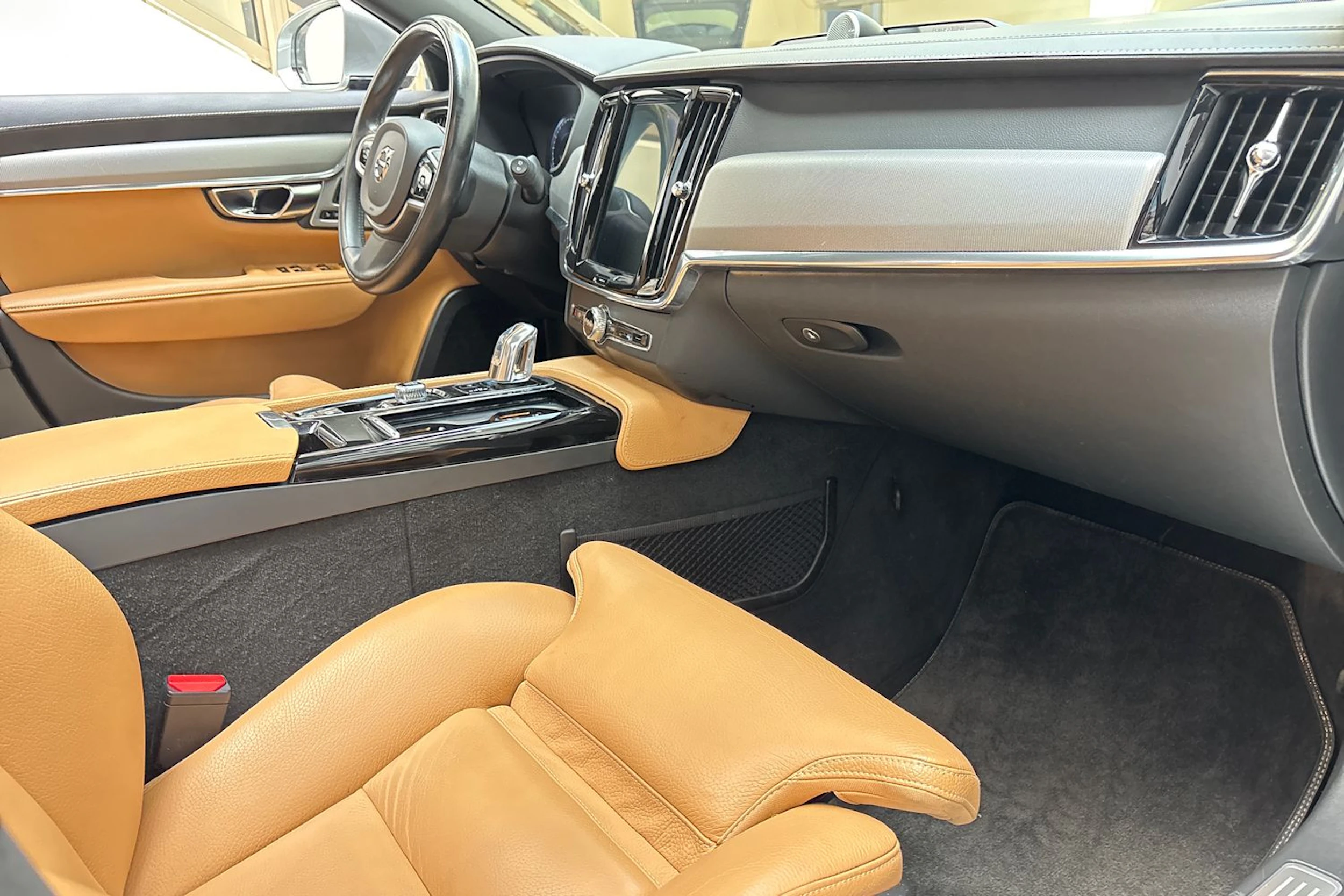 harmaa Volvo V90 2019 kuva 34.