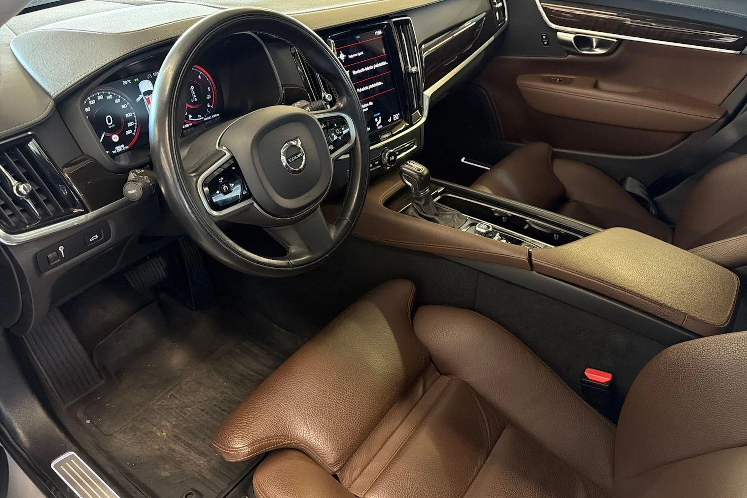 harmaa Volvo V90 2019 kuva 3.