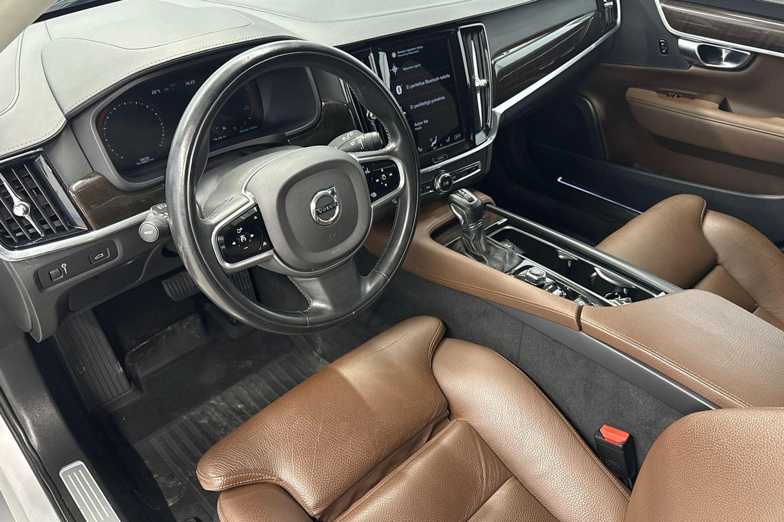 harmaa Volvo V90 2020 kuva 8.
