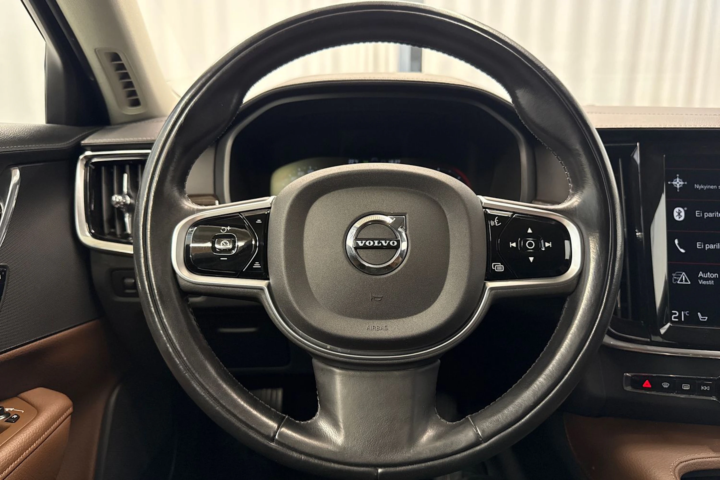 harmaa Volvo V90 2020 kuva 19.