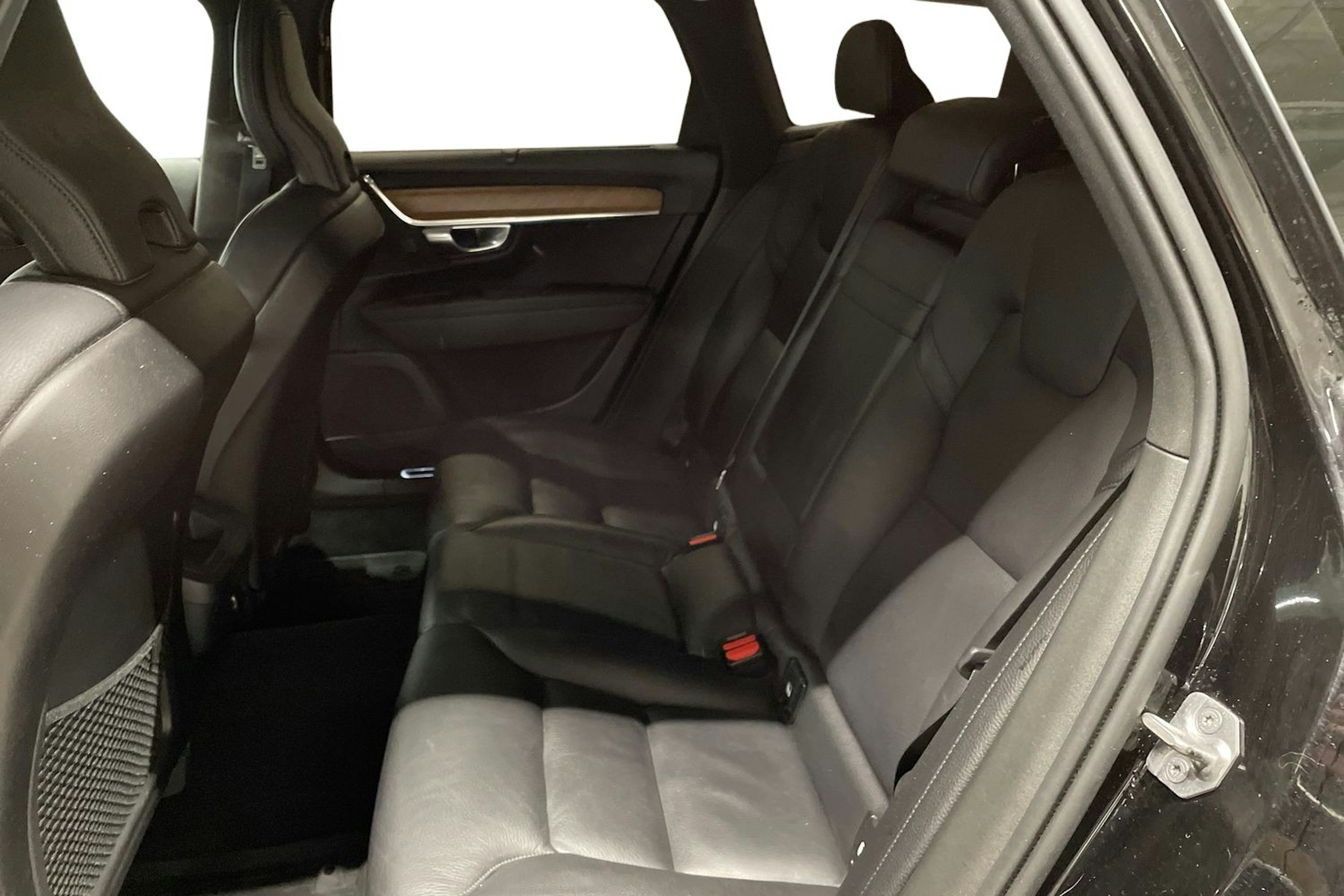 musta Volvo V90 2019 kuva 10.