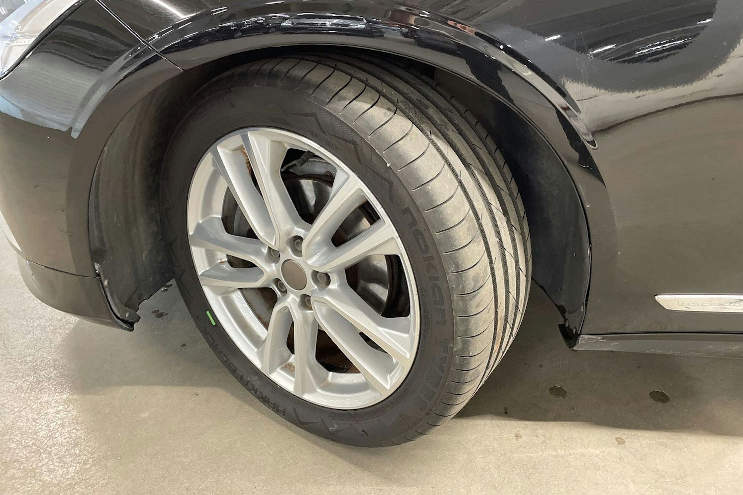 musta Volvo V90 2019 kuva 13.