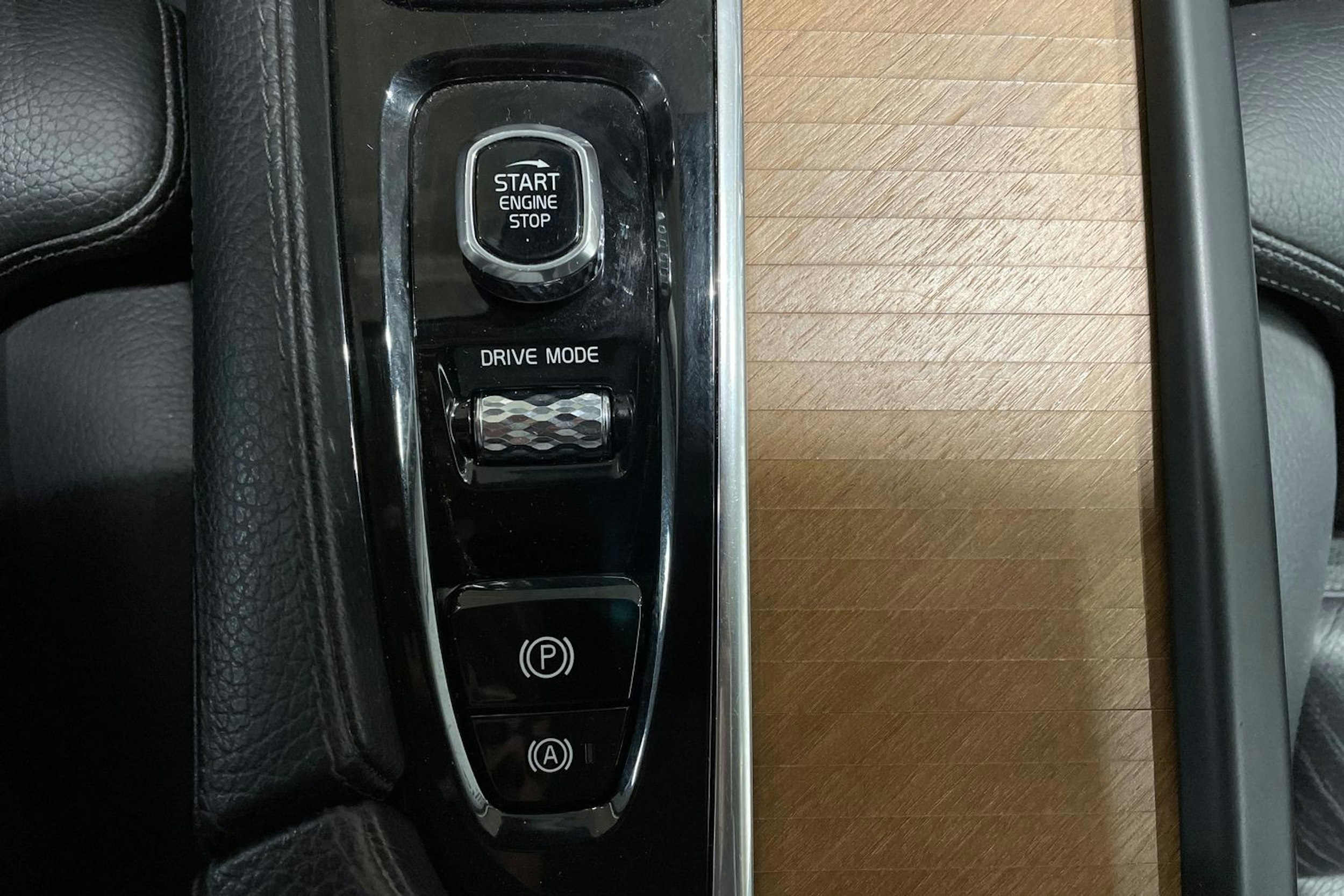musta Volvo V90 2019 kuva 19.