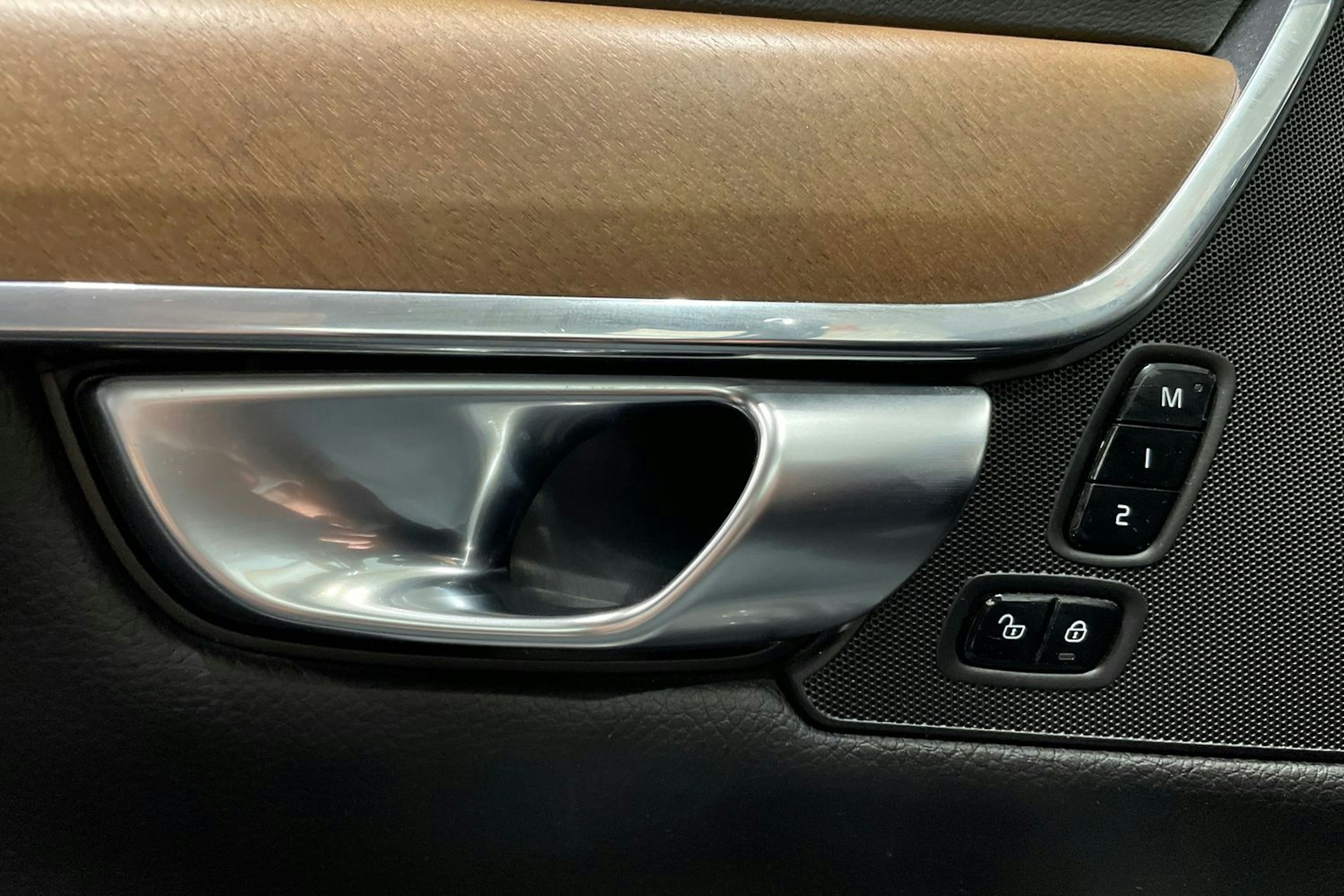 musta Volvo V90 2019 kuva 21.
