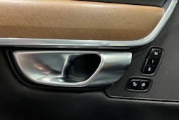 musta Volvo V90 2019 kuva 21.