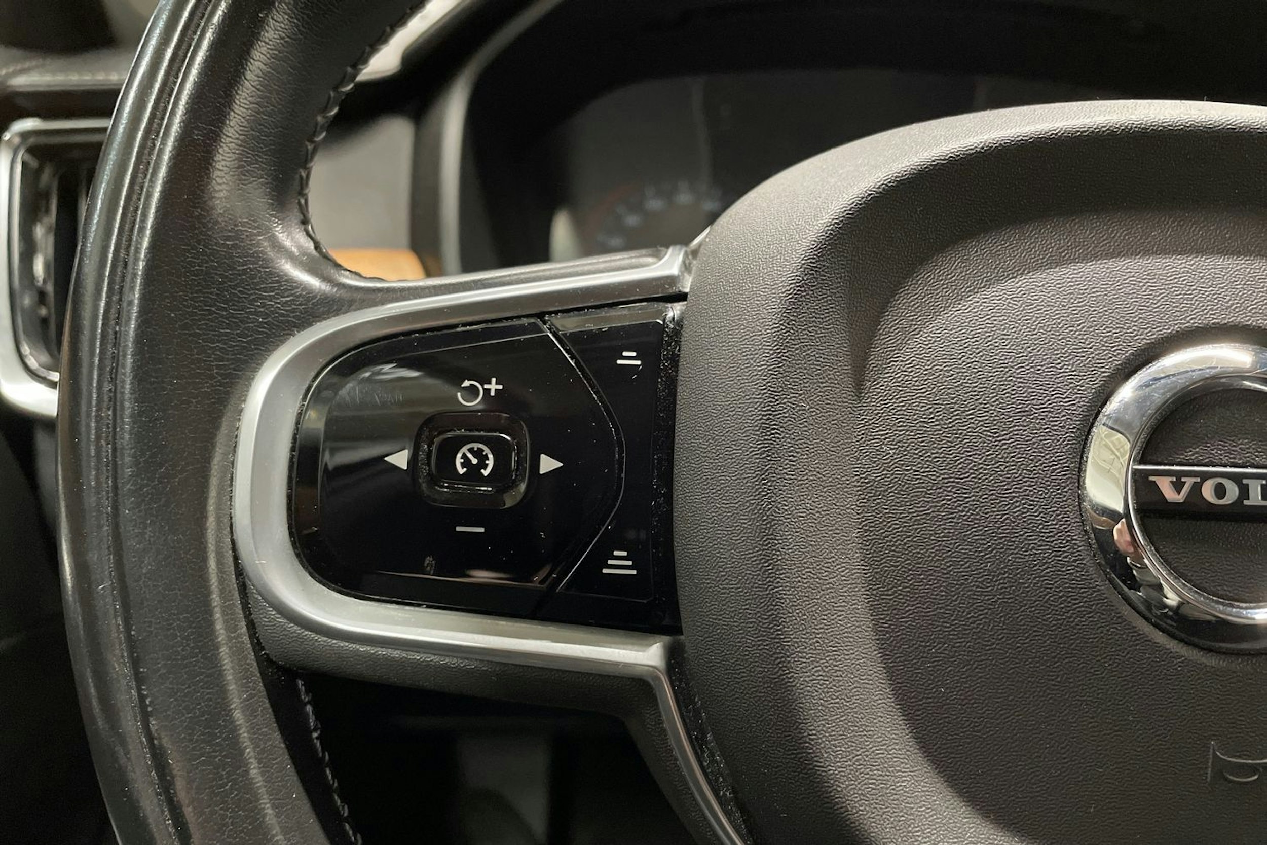 musta Volvo V90 2019 kuva 23.