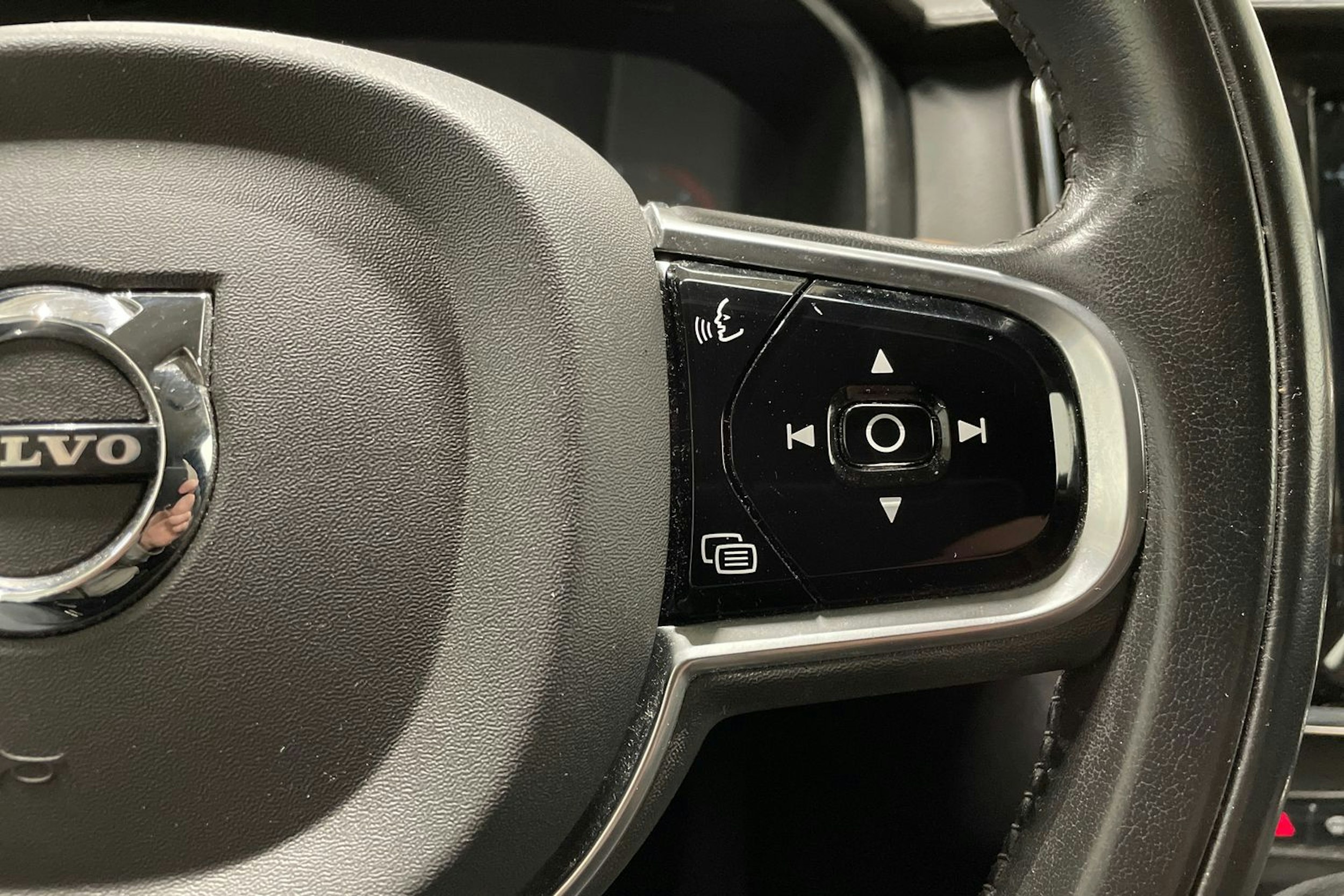 musta Volvo V90 2019 kuva 24.