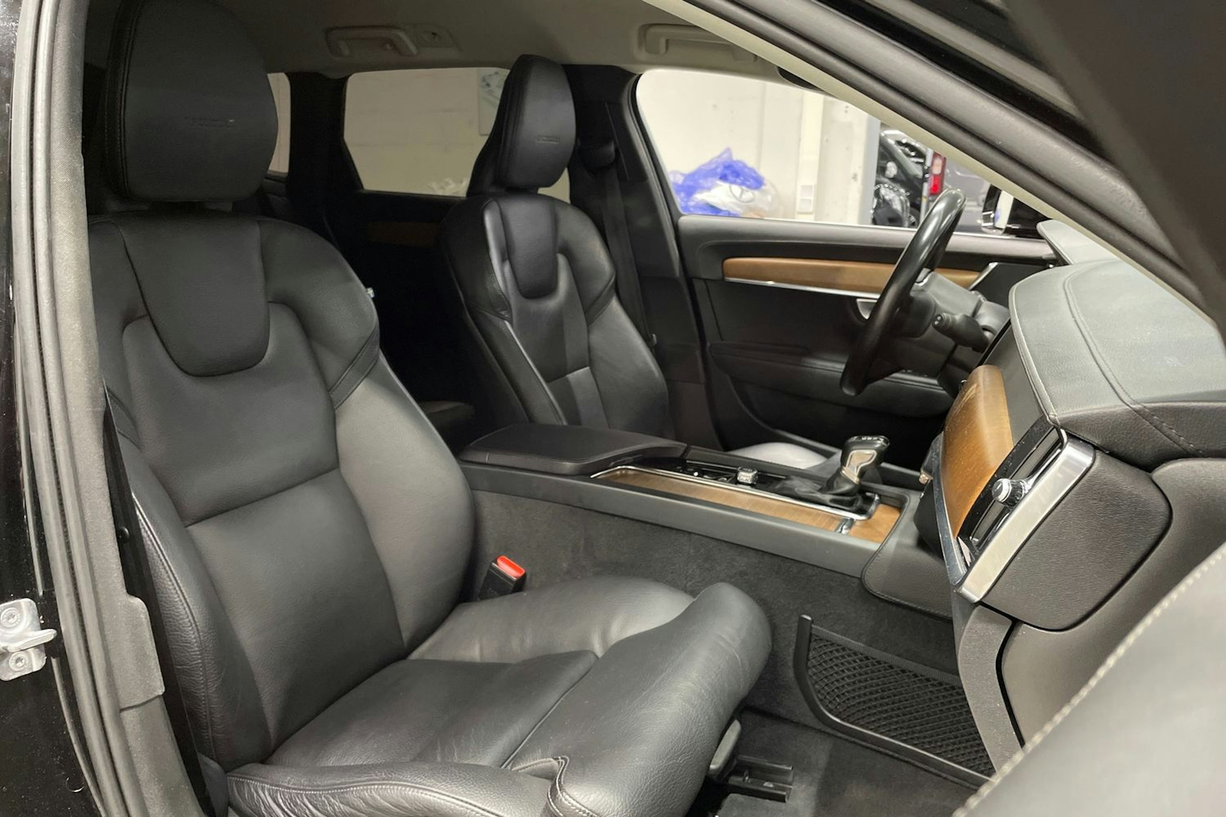 musta Volvo V90 2019 kuva 25.