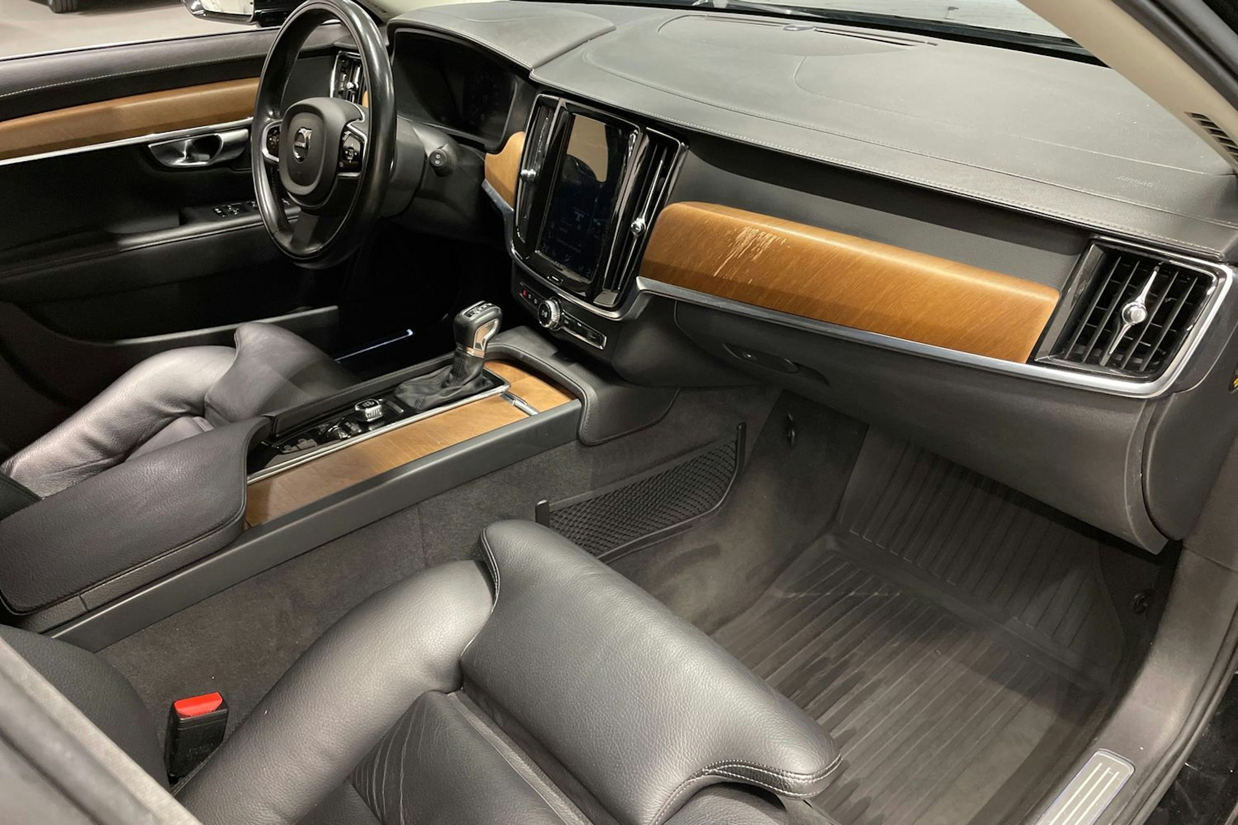 musta Volvo V90 2019 kuva 26.