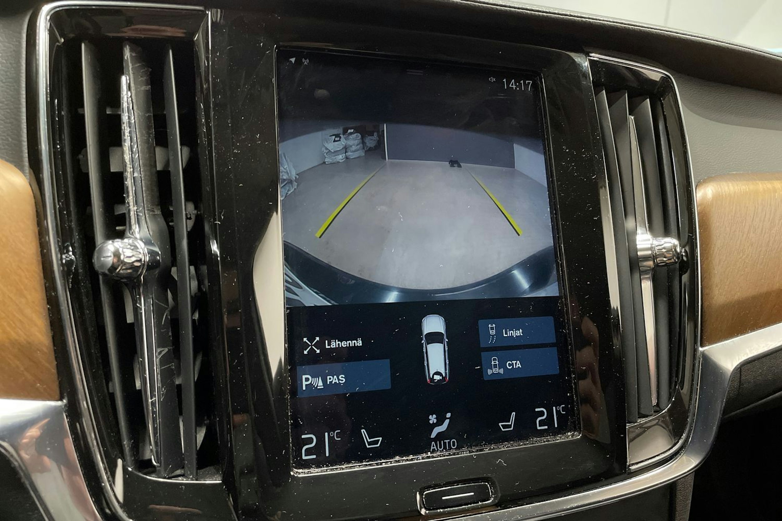 musta Volvo V90 2019 kuva 27.