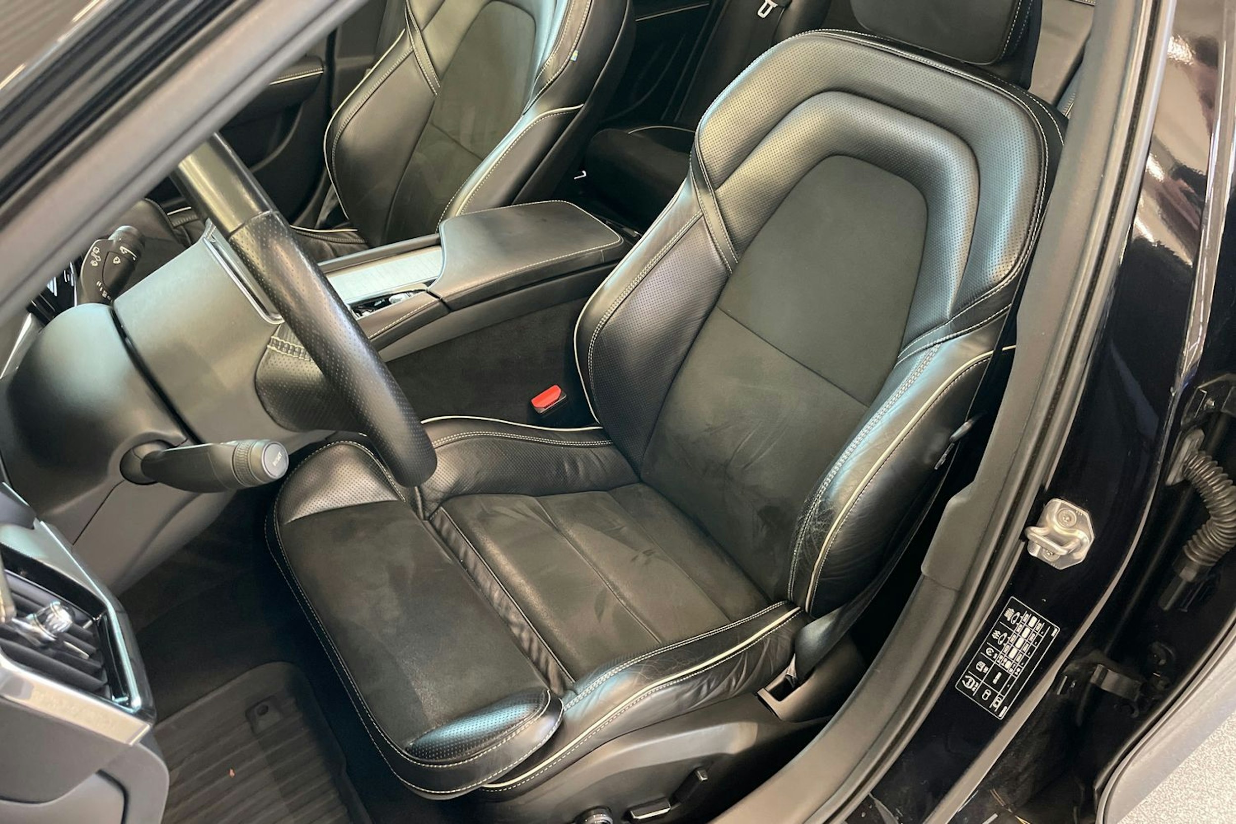 musta Volvo V90 2019 kuva 20.