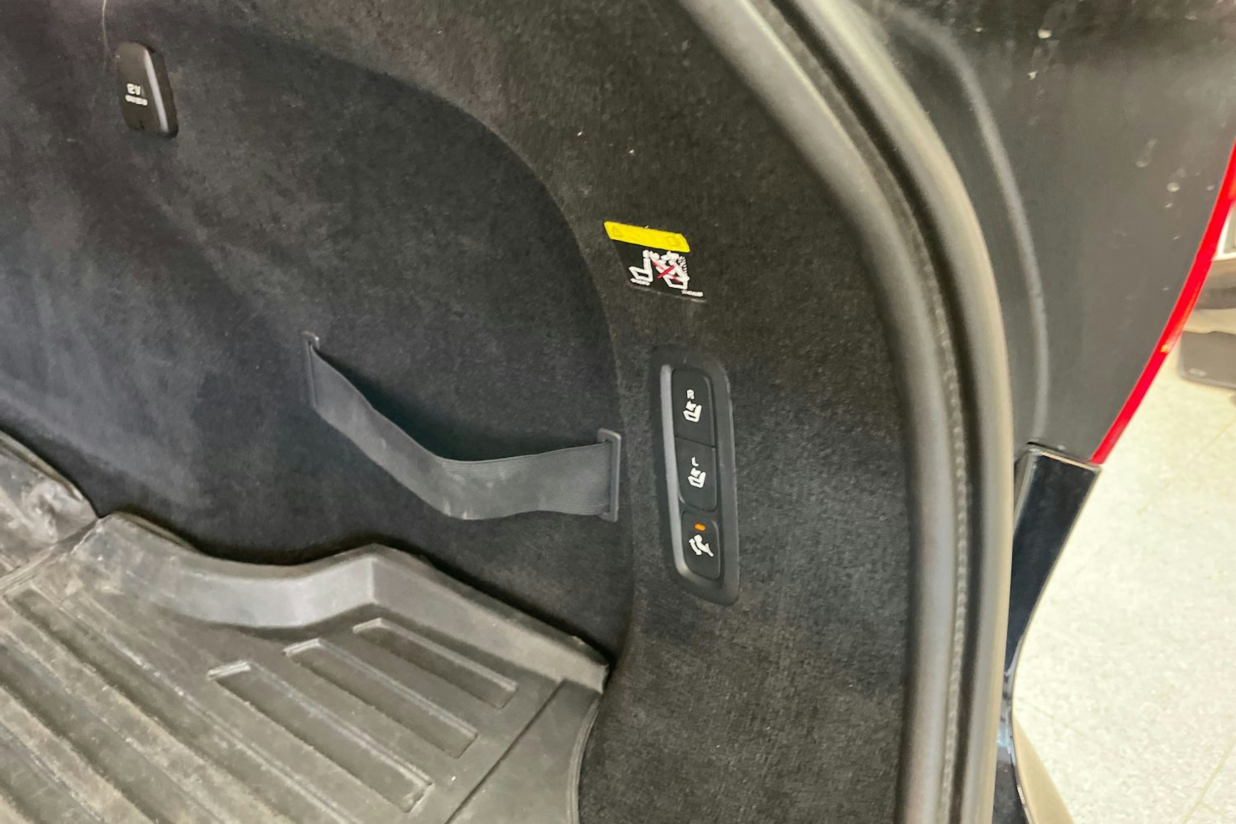 musta Volvo V90 2019 kuva 24.