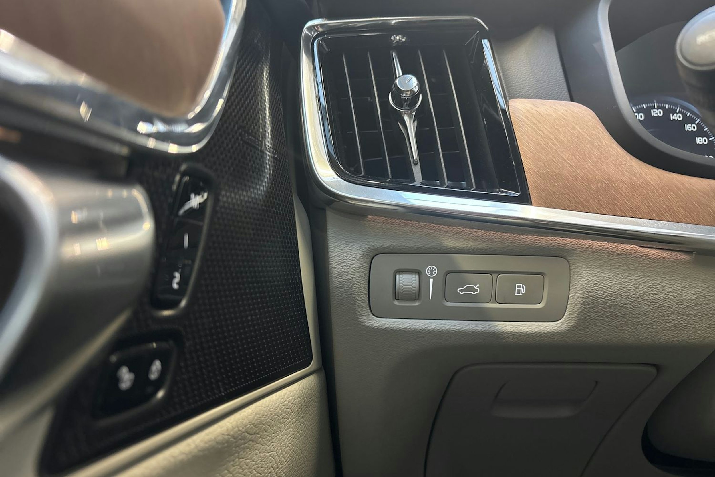 Ruskea (beige) Volvo V90 2019 kuva 23.